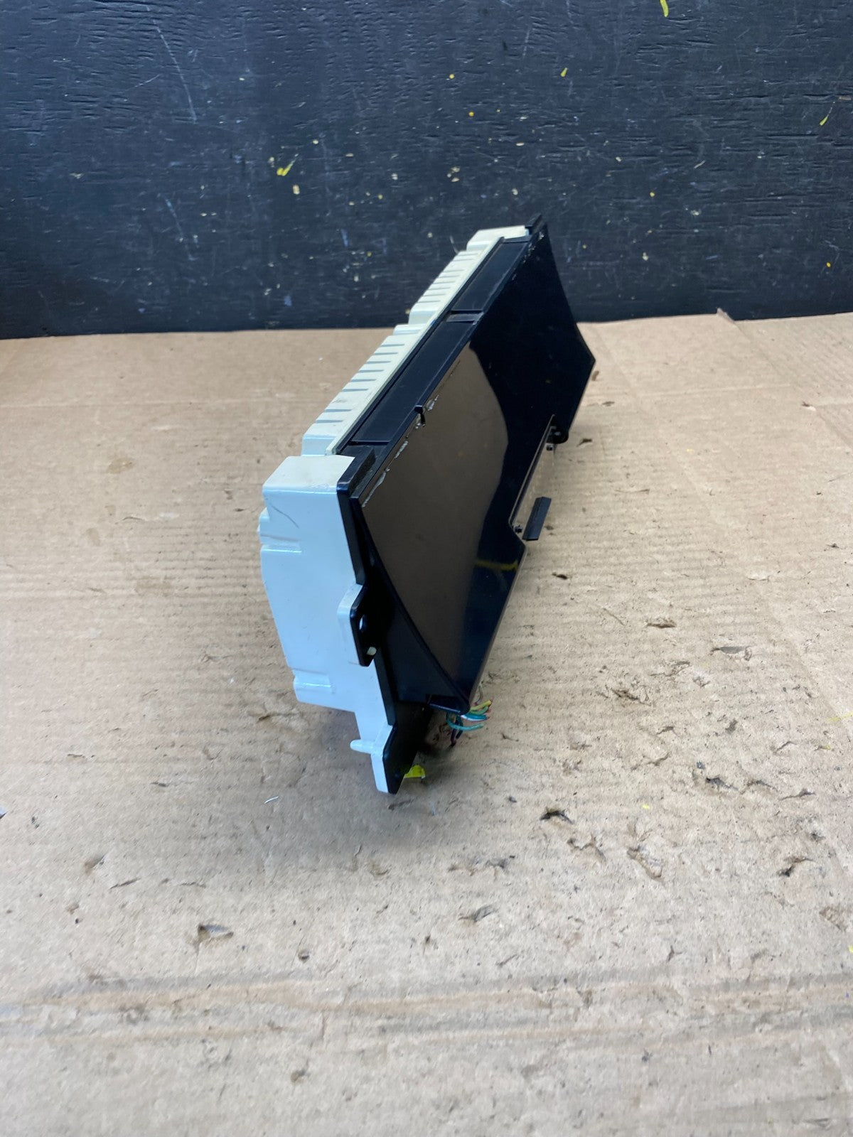 2003 to 2005 Ford Crown Victoria Speedometer Cluster Gauge V7762 DG2