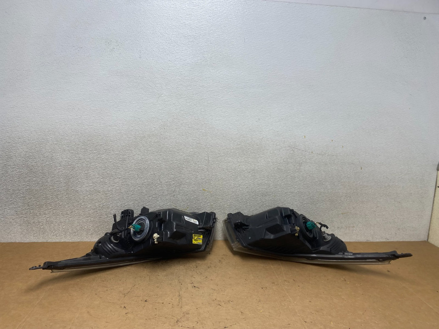 2011 to 2015 Chevrolet Cruze Halogen Left+Right Set Headlights X5607 DW11