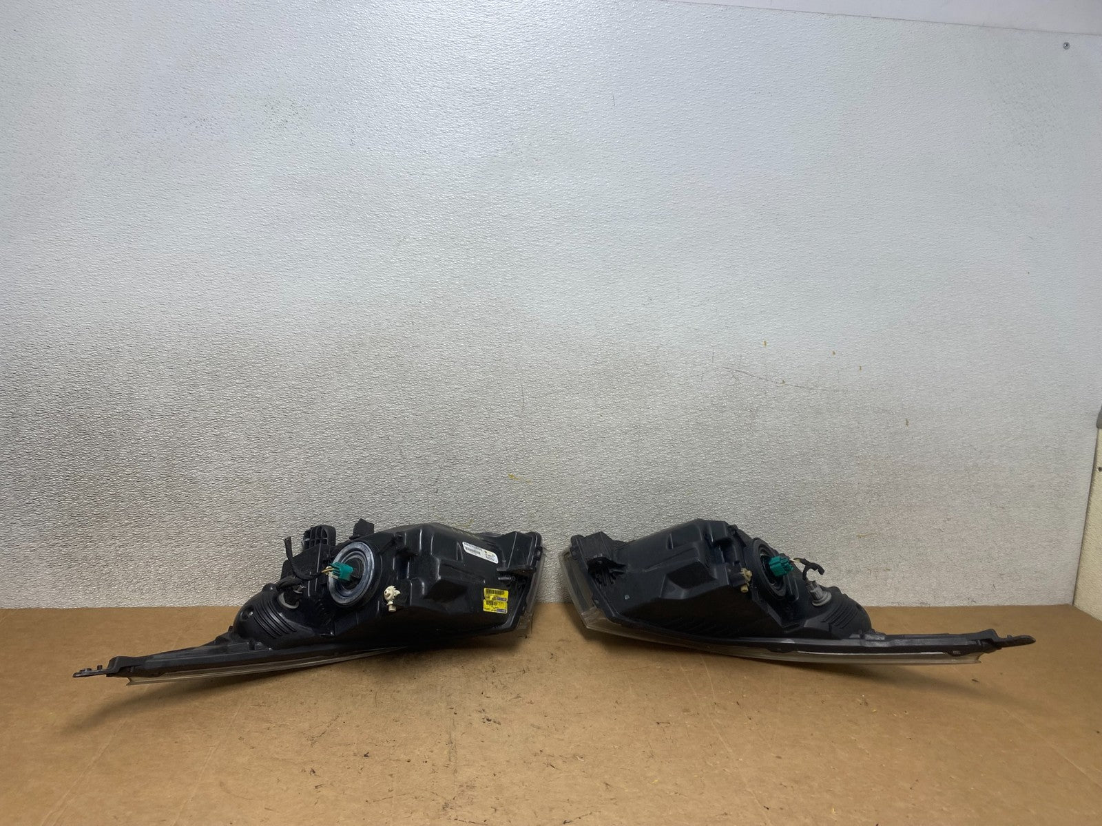 2011 to 2015 Chevrolet Cruze Halogen Left+Right Set Headlights X5607 DW11