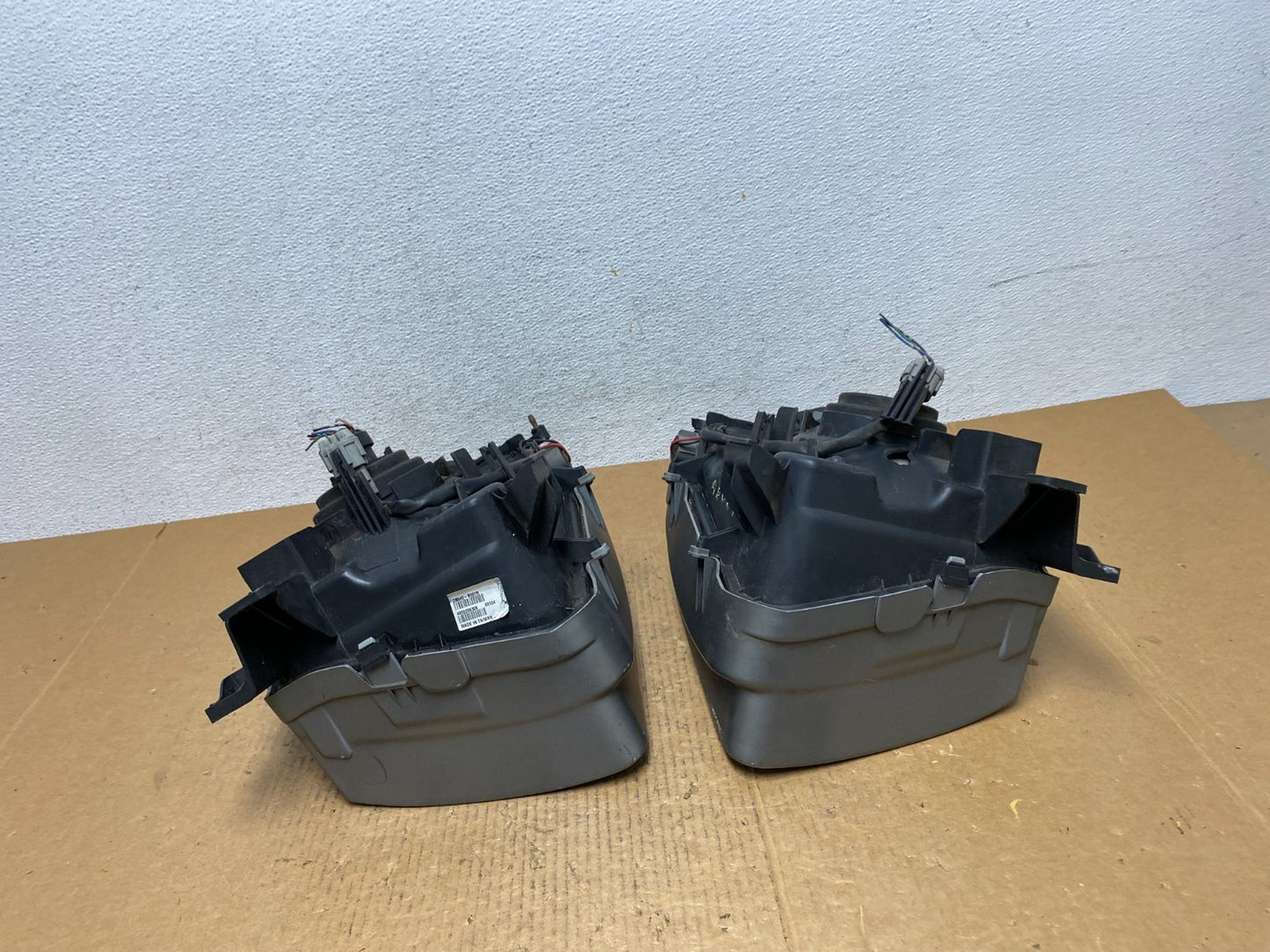 2002 2003 2004 Nissan Xterra Left+Right Side Headlights AE0292 DW9