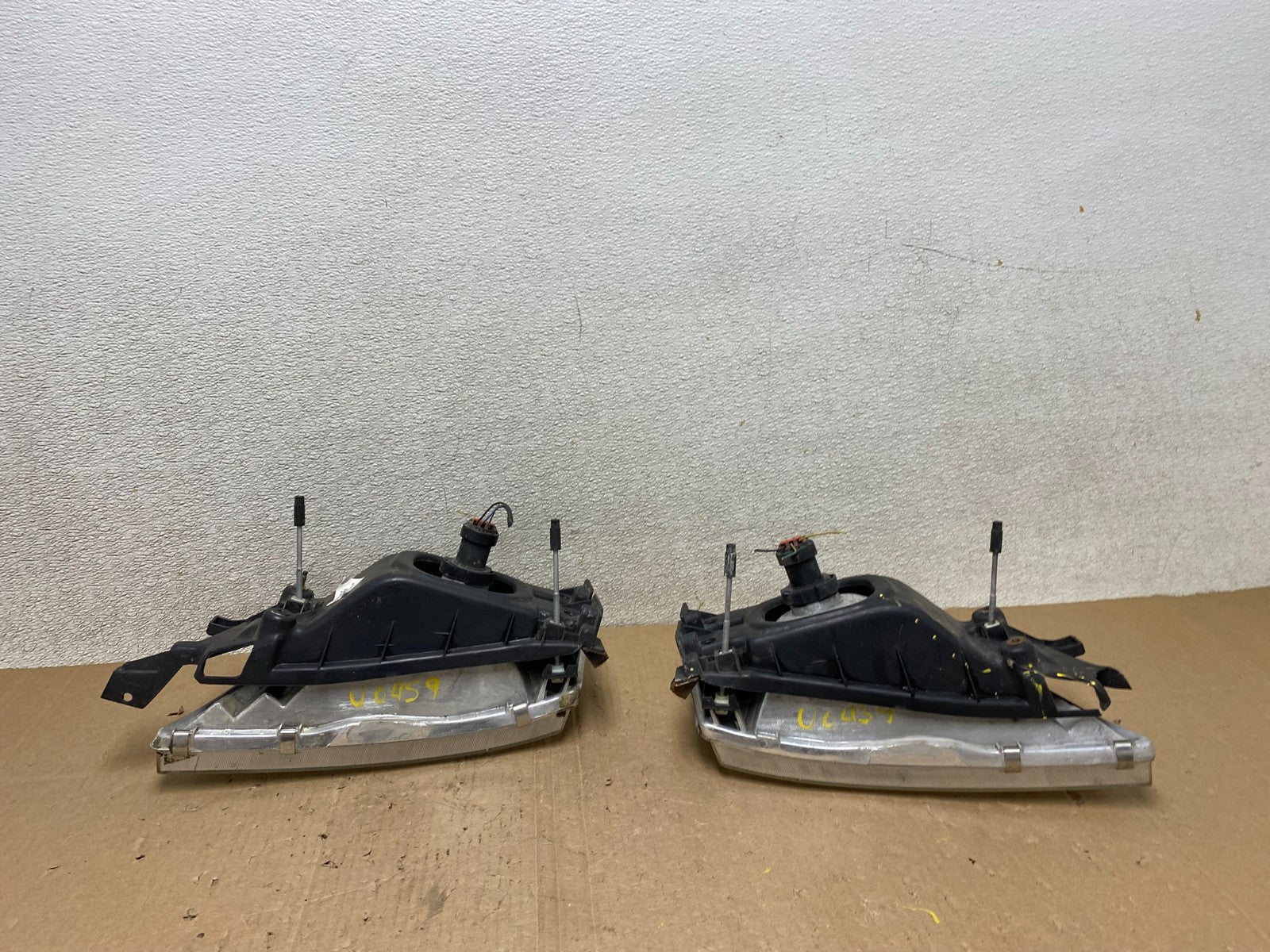 1997 - 1999 Nissan Maxima Left+Right Side Headlights Halogen OEM U0459 DW11