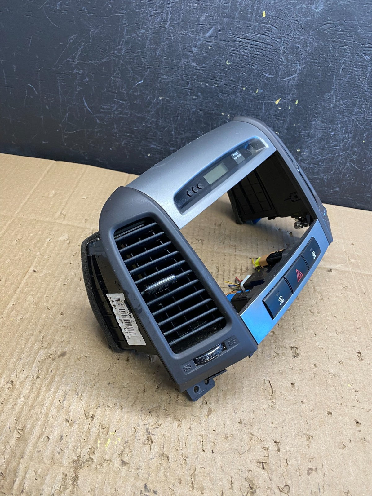 2007 to 2009 Hyundai Santa Fe Center Dashboard Radio Bezel Trim ad1902 DG2