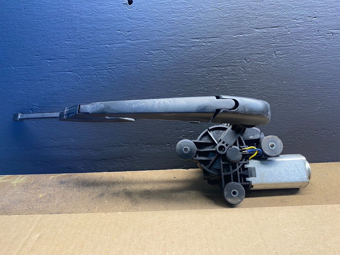 2012 - 2019 Fiat 500 Rear Wiper Motor Actuator Wiper Arm ab4114 DG0