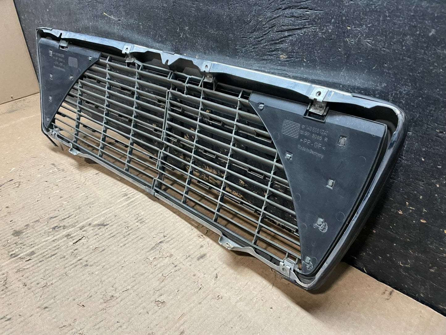 1994 to 1998 Mercedes-Benz W140 S600 S500 S320 Front Upper Grille OEM Y1263 DG5