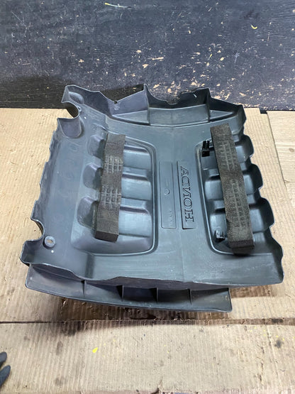 2005 to 2007 Honda Odyssey Black Engine Cover OEM w9850 DG7