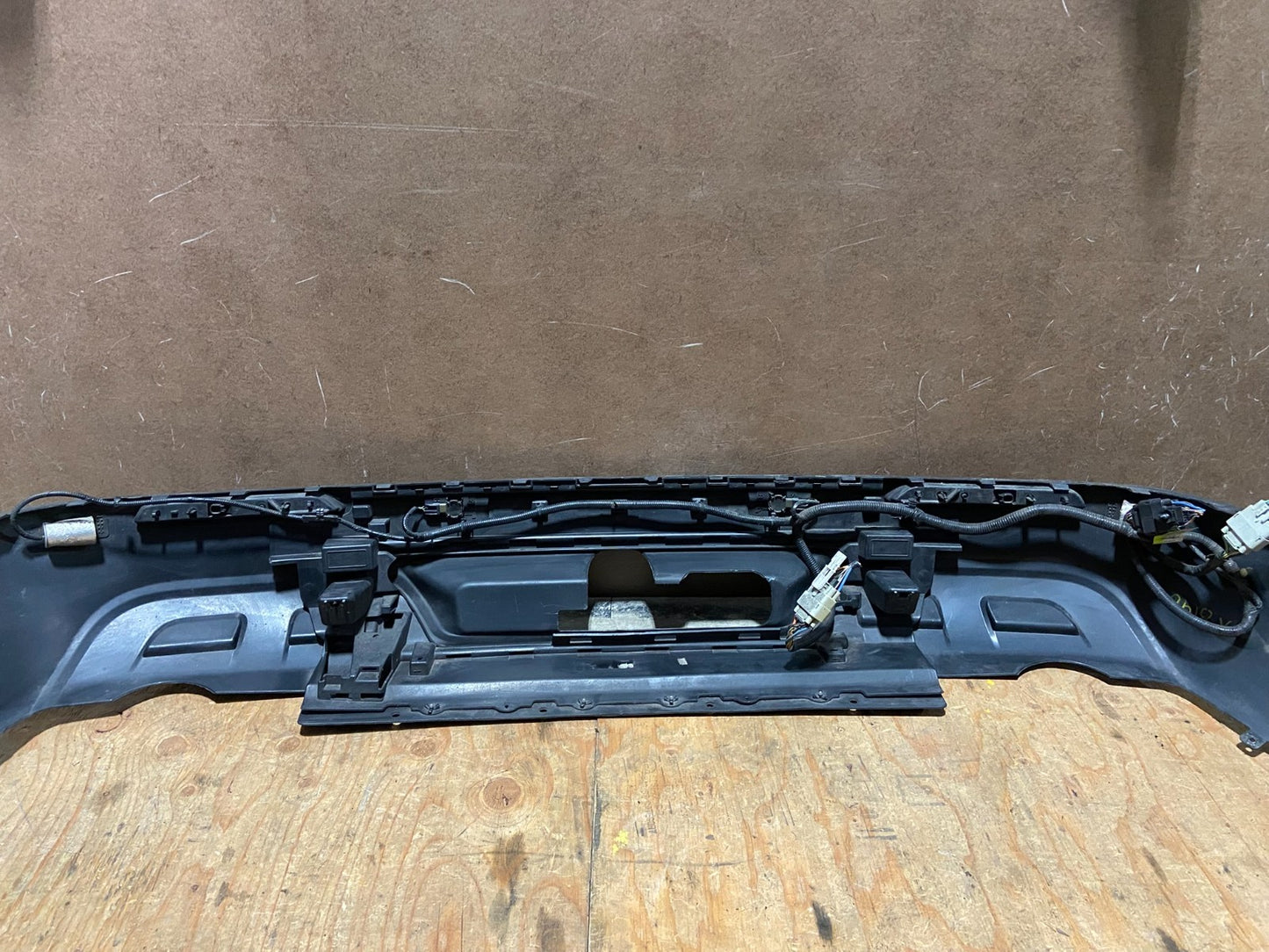 2020 to 2023 Ford Explorer Police Interceptor Rear Upper Bumper Cover X8190 PS12