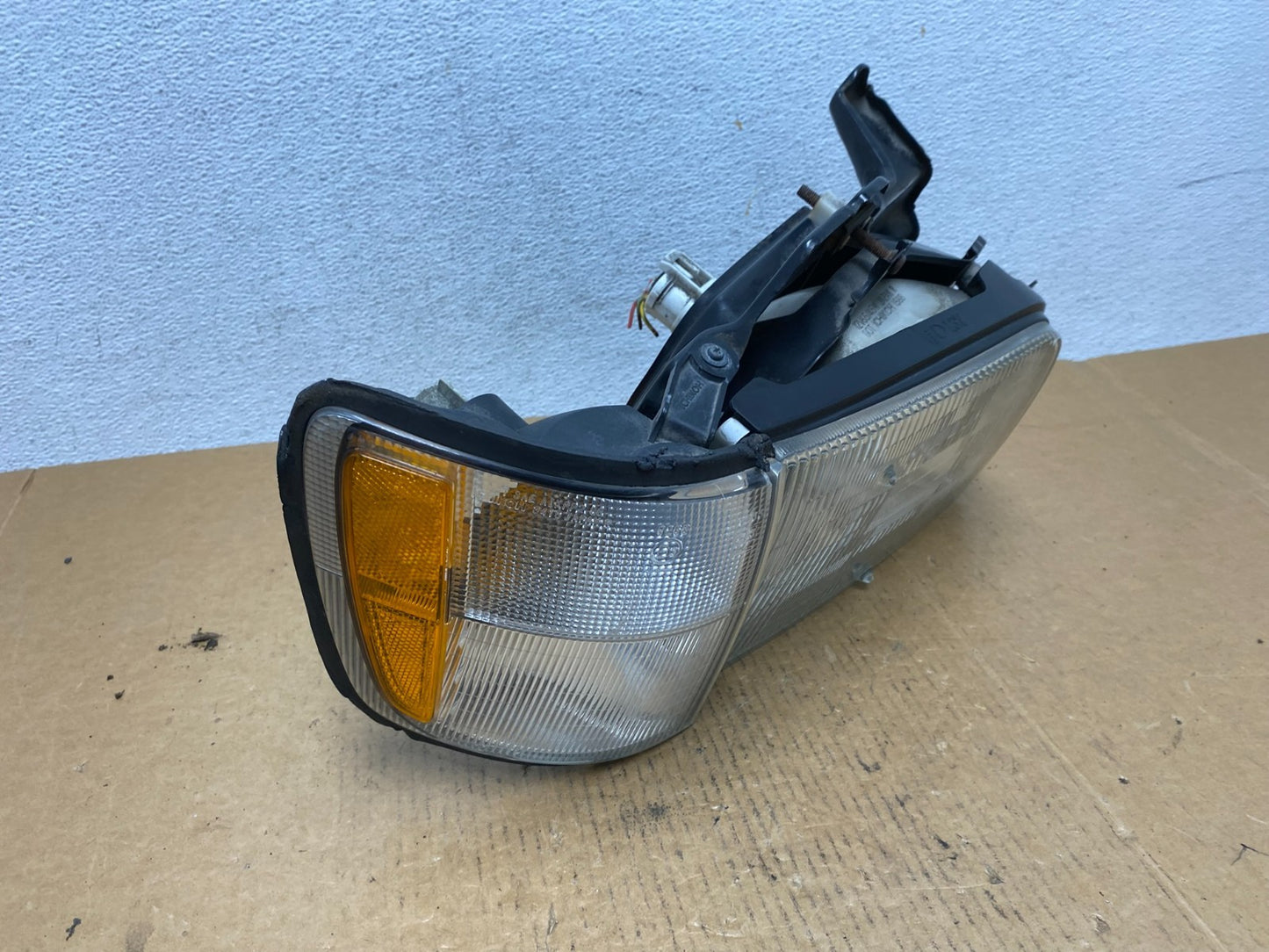 1992-1997 Isuzu Trooper Right Passenger RH Halogen Headlight ad9260 DG2