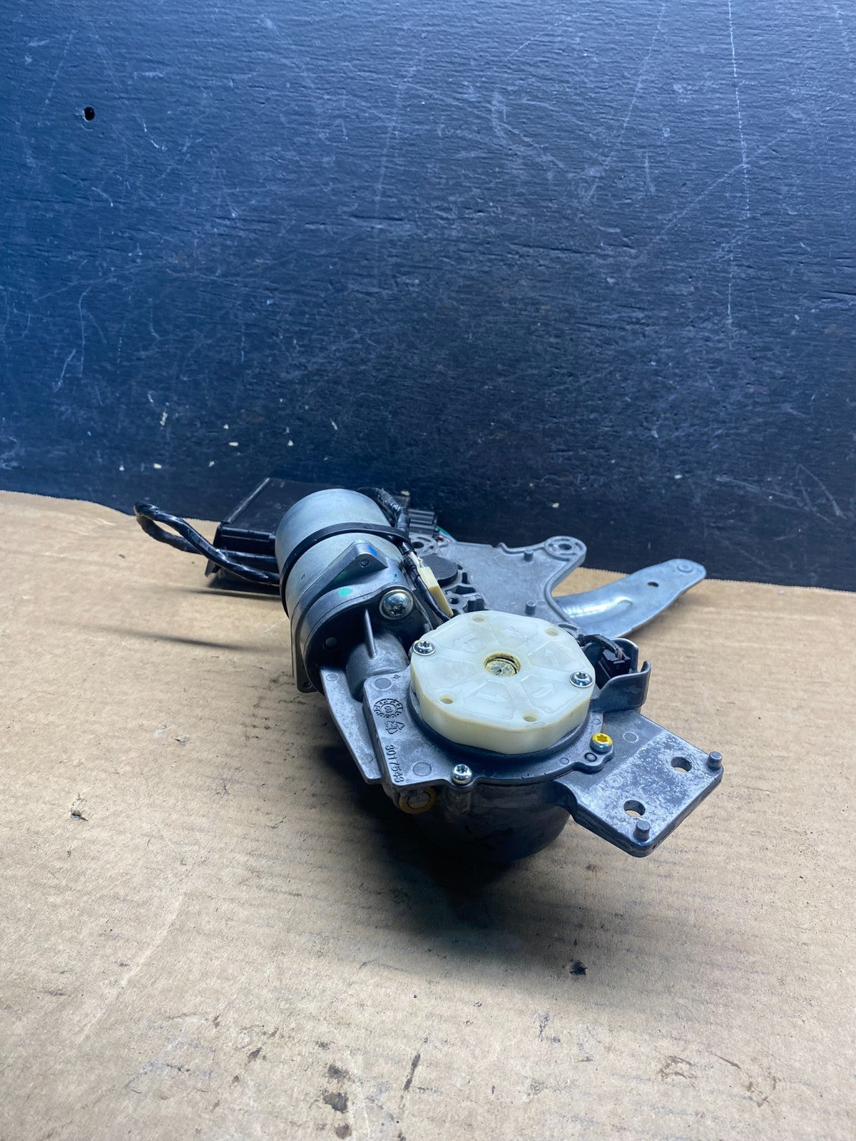 GMC Acadia Yukon Tahoe Rear Trunk Liftgate Power Motor Actuator AH4957 DG3