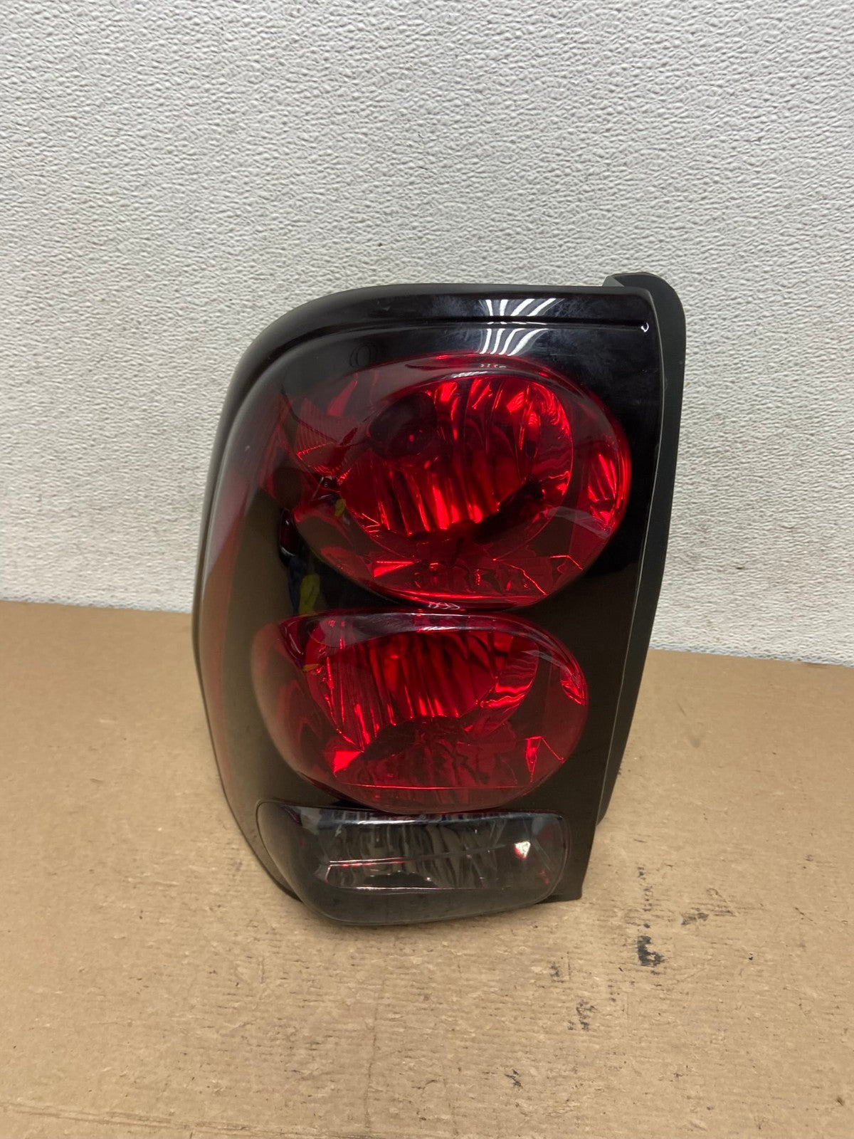 2002 to 2009 Chevrolet Trailblazer Left Driver LH Side Tail Light AF4783 LK0