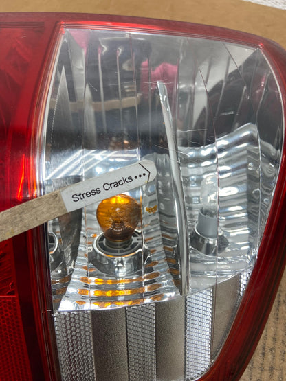 2007 to 2010 Kia Sedona Right Passenger RH Side Tail Light AE2728 LK4