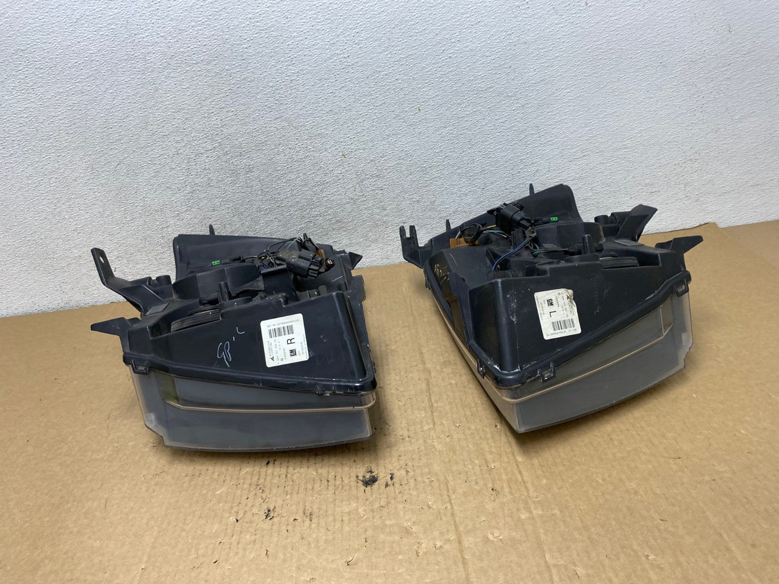 2007 to 2013 Chevrolet Suburban Tahoe Left+Right Set Headlights AG2086 LK12
