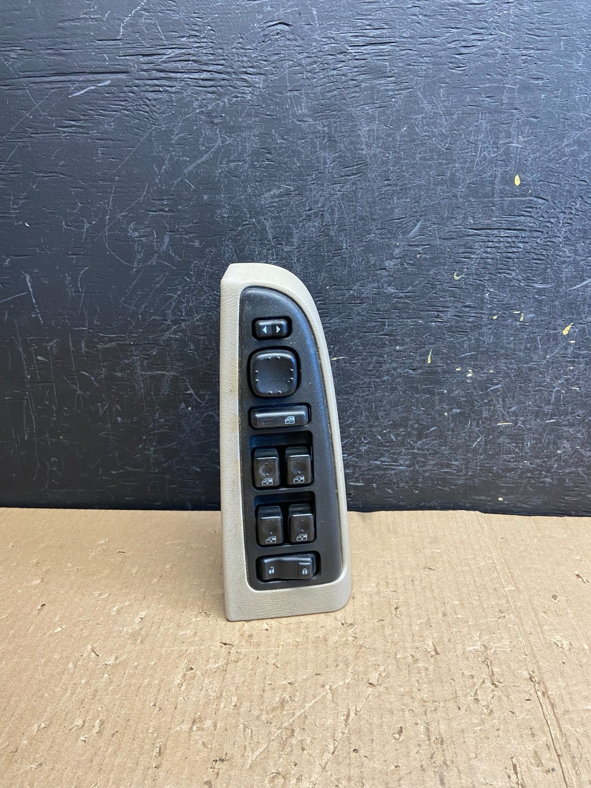 2003 to 2006 Suburban Tahoe Yukon Front Left Driver Window Switch AE4275 DG0