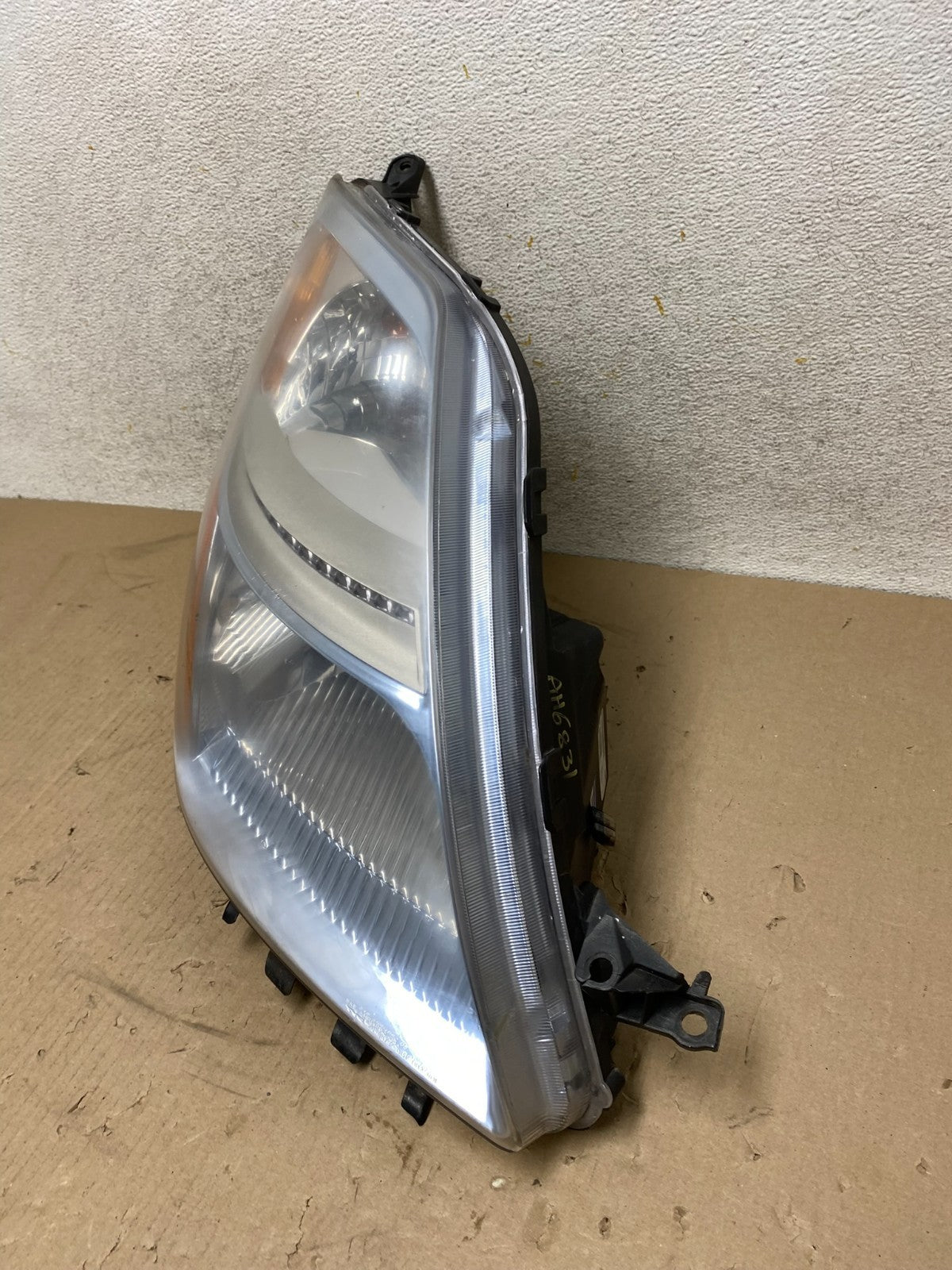 2006 - 2009 Toyota Prius Right Passenger Rh Side Headlight Halogen TYC AH6831 DW1