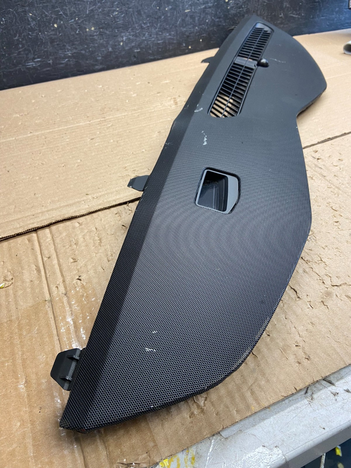 2014 to 2019 Cadillac CTS Dashboard Air Vent Trim Defroster Panel AG03074