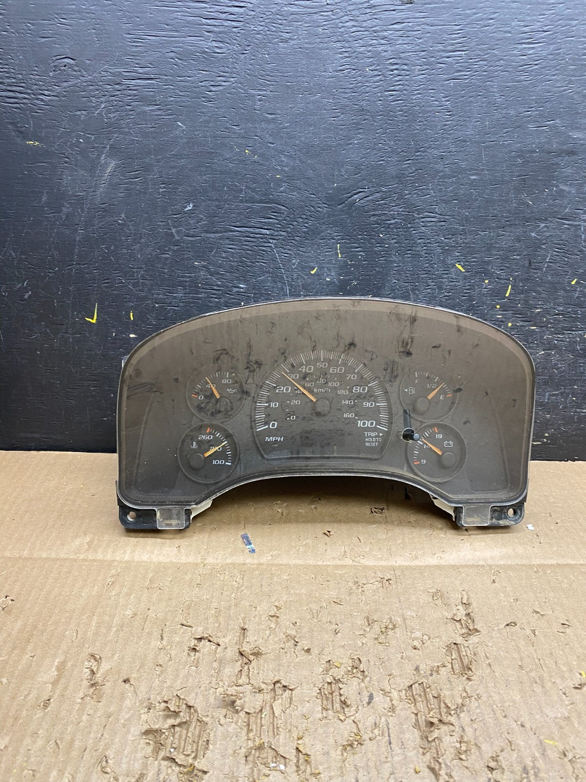 2004 to 2007 Chevrolet Express Speedometer Cluster Gauge OEM  v7364 DG0