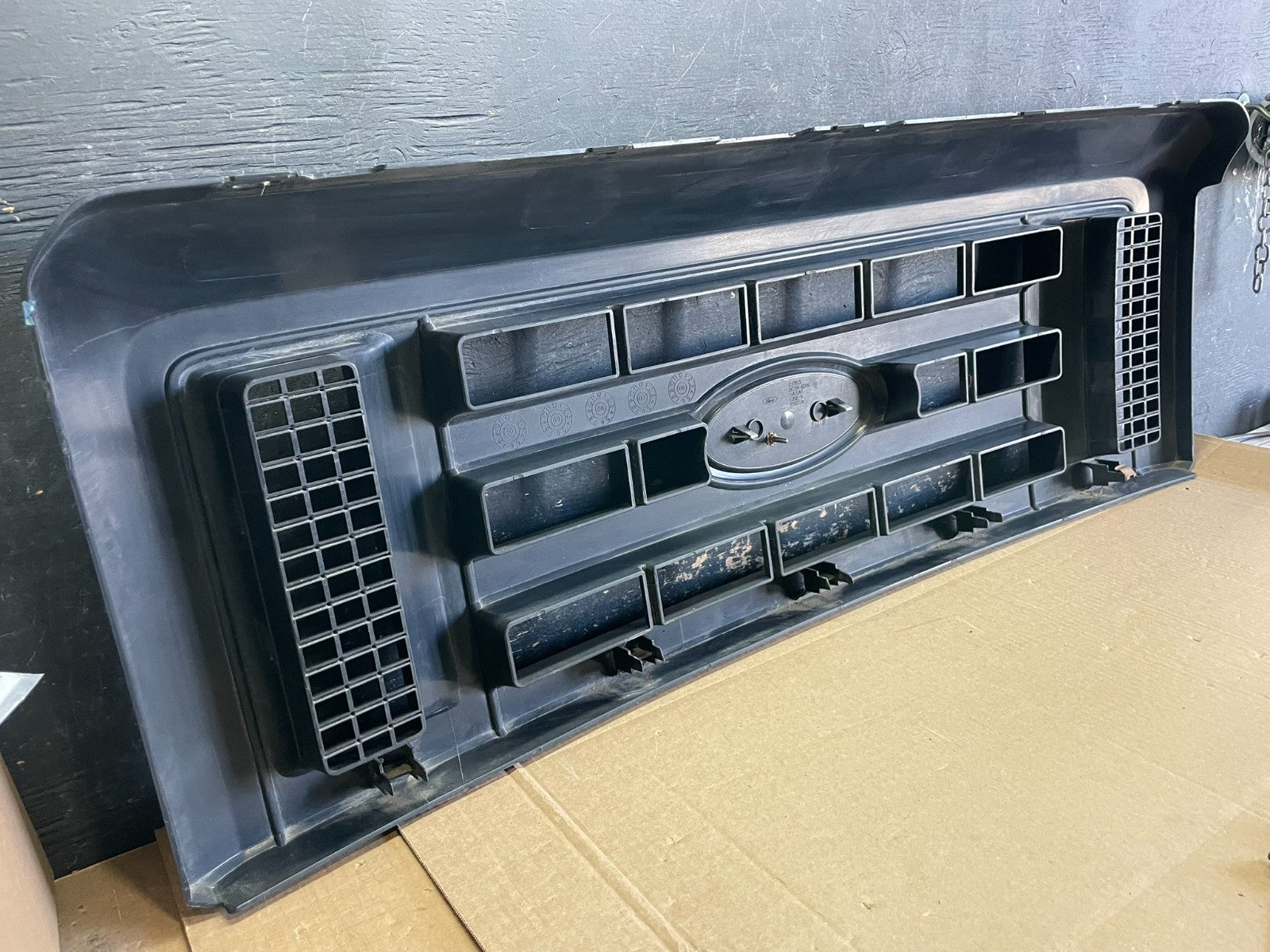 2008 to 2014 Ford Econoline E150 E250 Front Upper Chrome Grill Grille AB2983 DG8