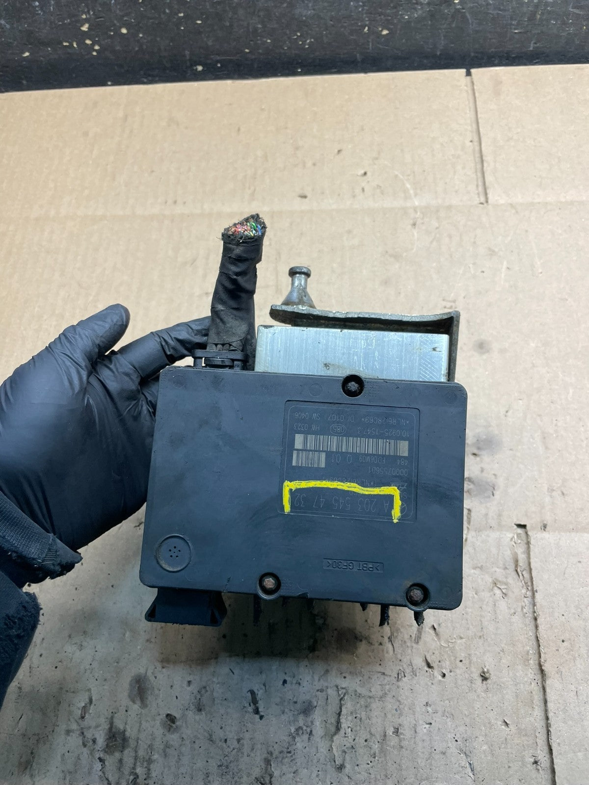2006 - 2007 Mercedes C280  ABS Anti Lock Brake Pump Module a2035454732 v9095 DG4