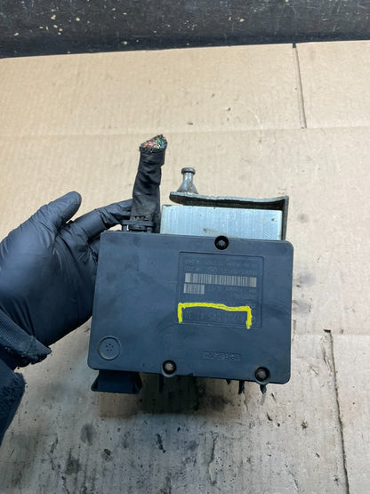 2006 - 2007 Mercedes C280  ABS Anti Lock Brake Pump Module a2035454732 v9095 DG4