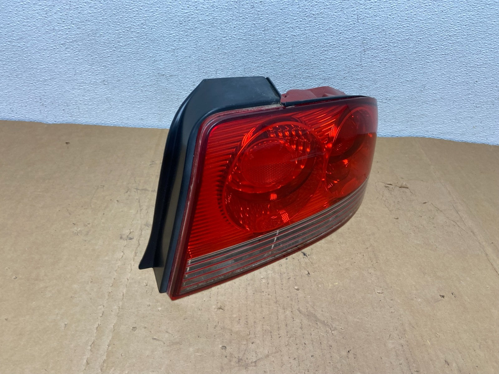 2002 - 2005 Hyundai Sonata Right Passenger RH Side Tail Light AC8506 DW2