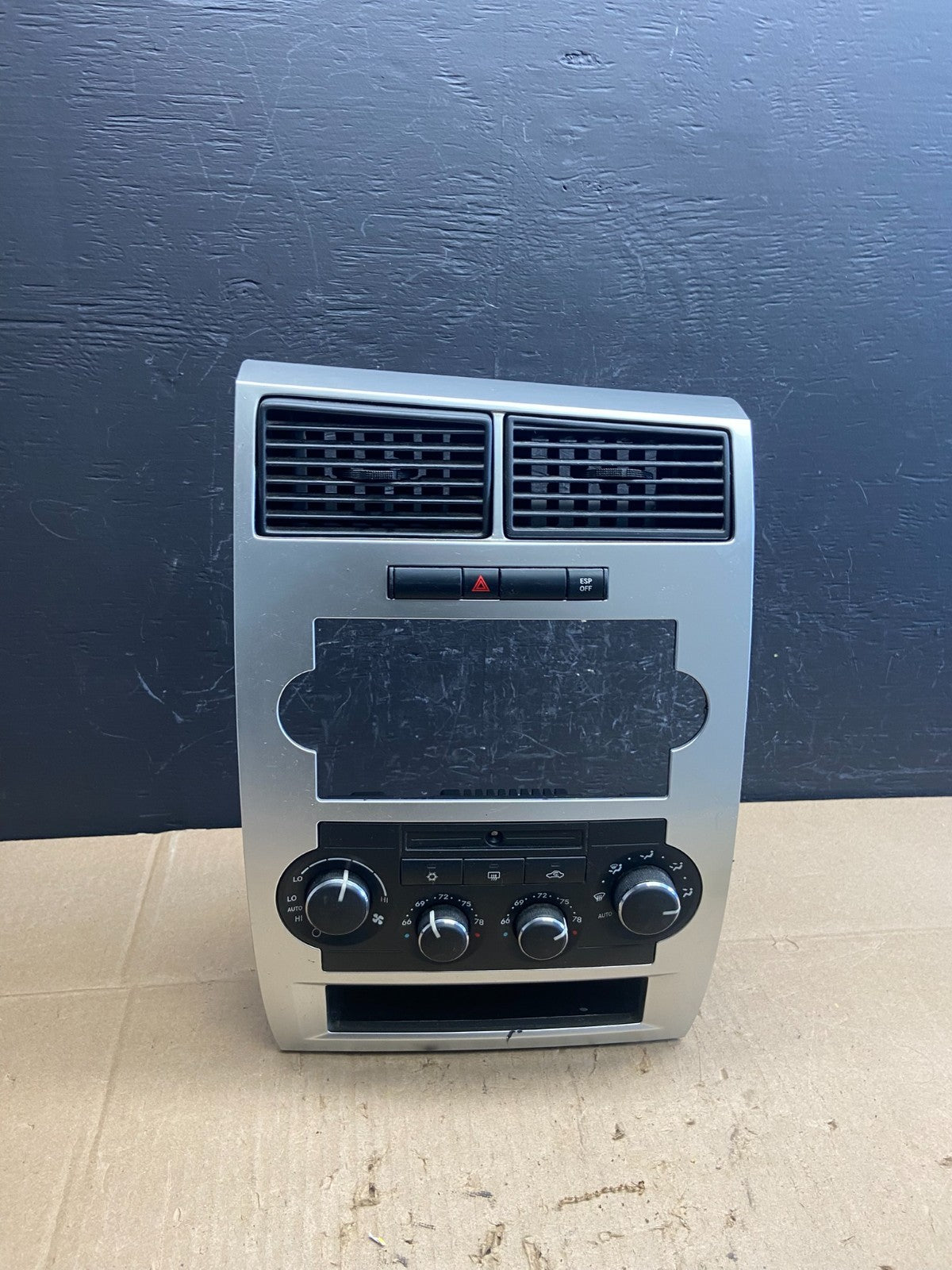 2005 - 2007 Dodge Charger Dash Climate Temperature Control Radio Bezel AB9698 DG0