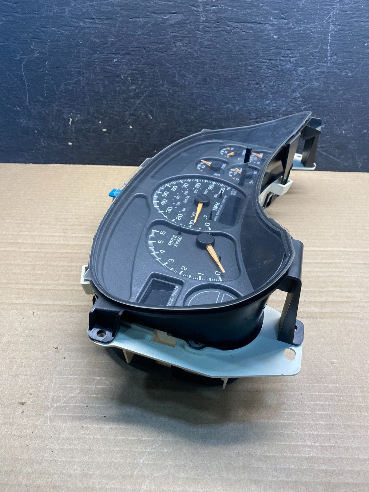 2002 GMC Yukon Speedometer Cluster Gauge AF3813 DW1