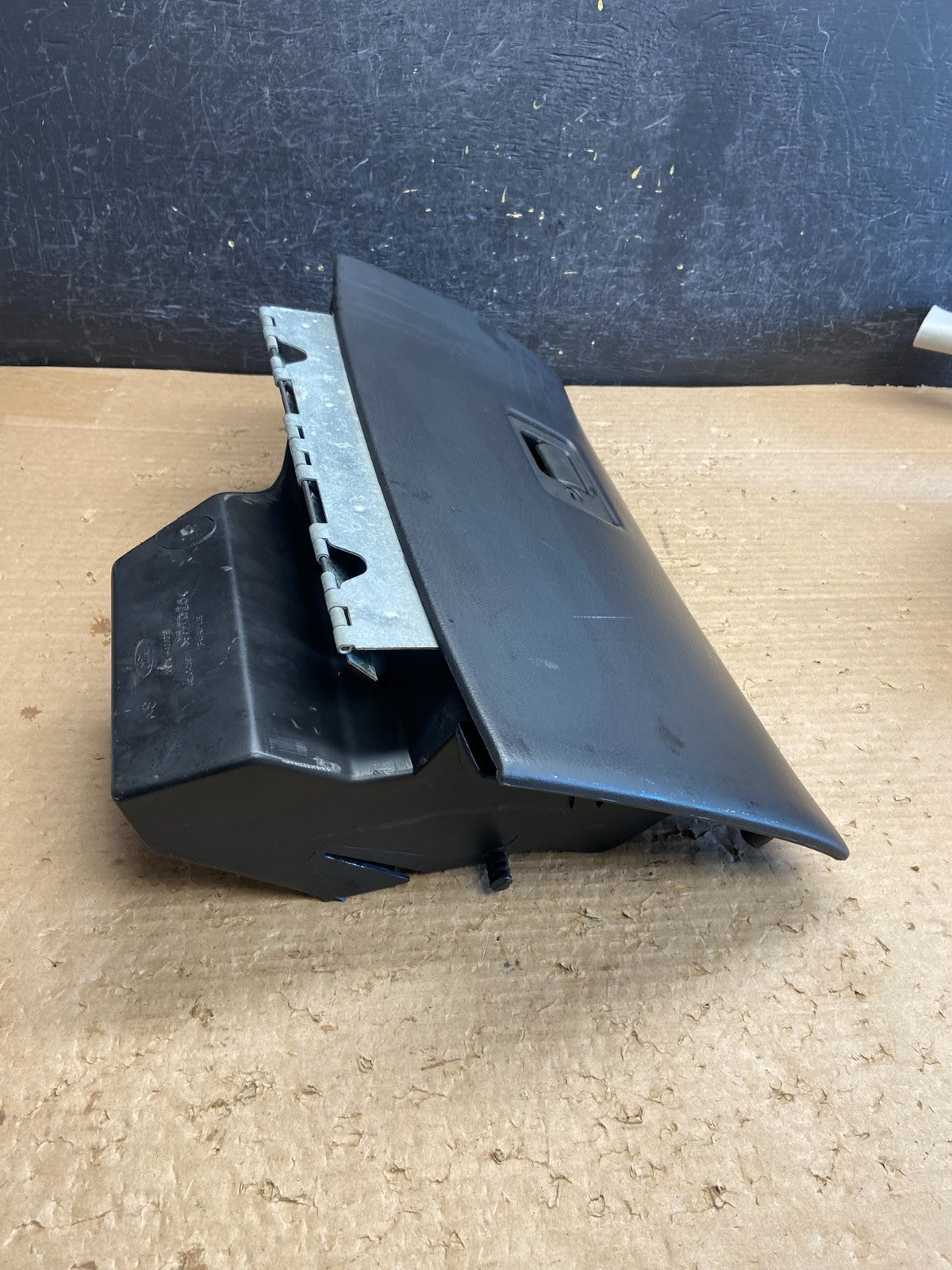 2006 to 2011 Ford Crown Victoria Glovebox Glove Box AG86903