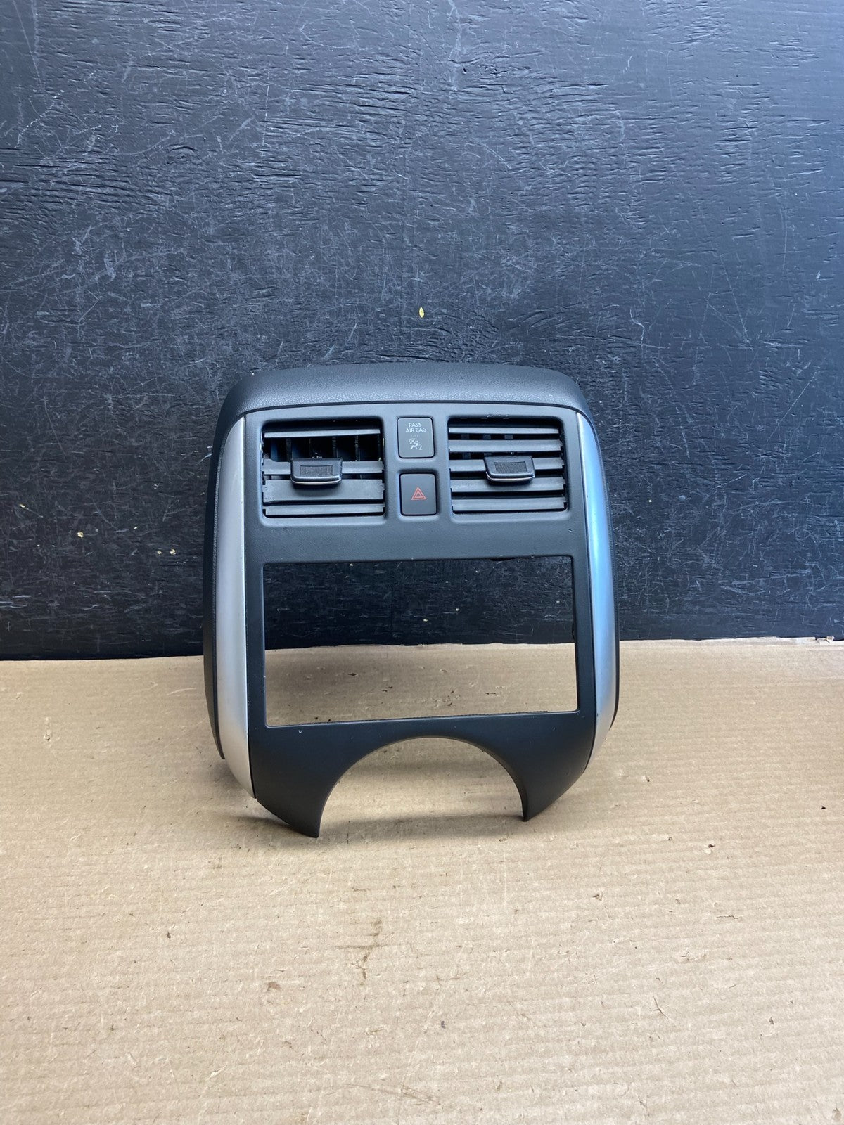 2015 to 2019 Nissan Versa Note Center Vent Dash Radio Trim Bezel AH3533 DG0