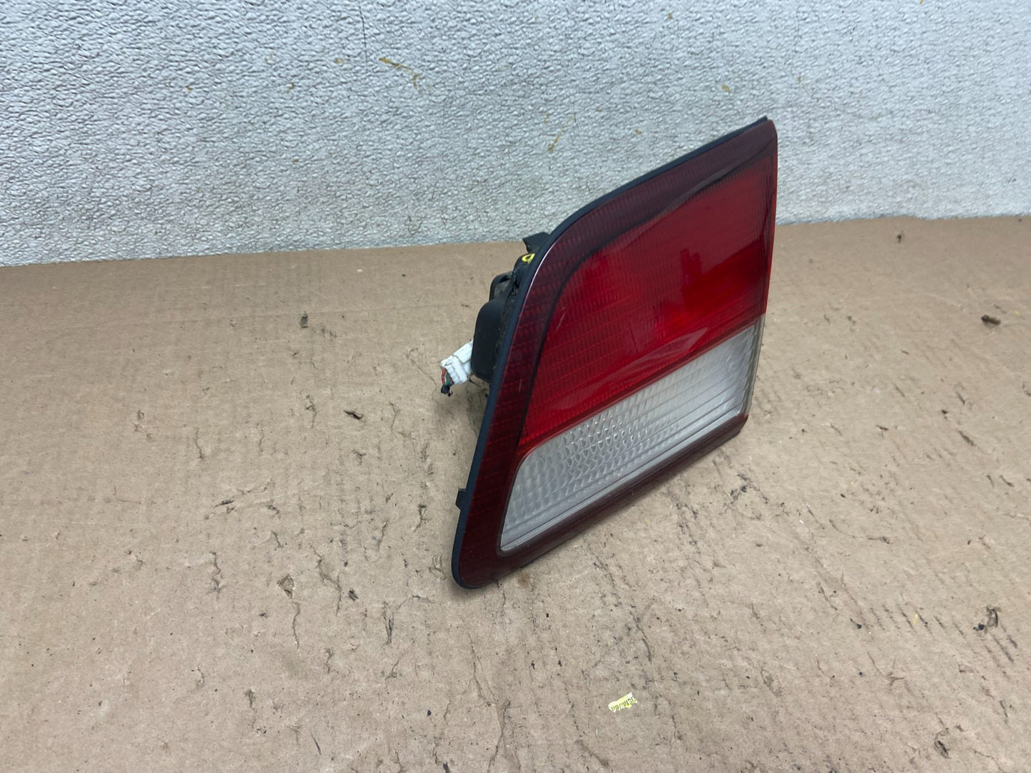 1997 1998 1999 Nissan Maxima Right Passenger RH Inner Tail Light Oem R3128 DW1