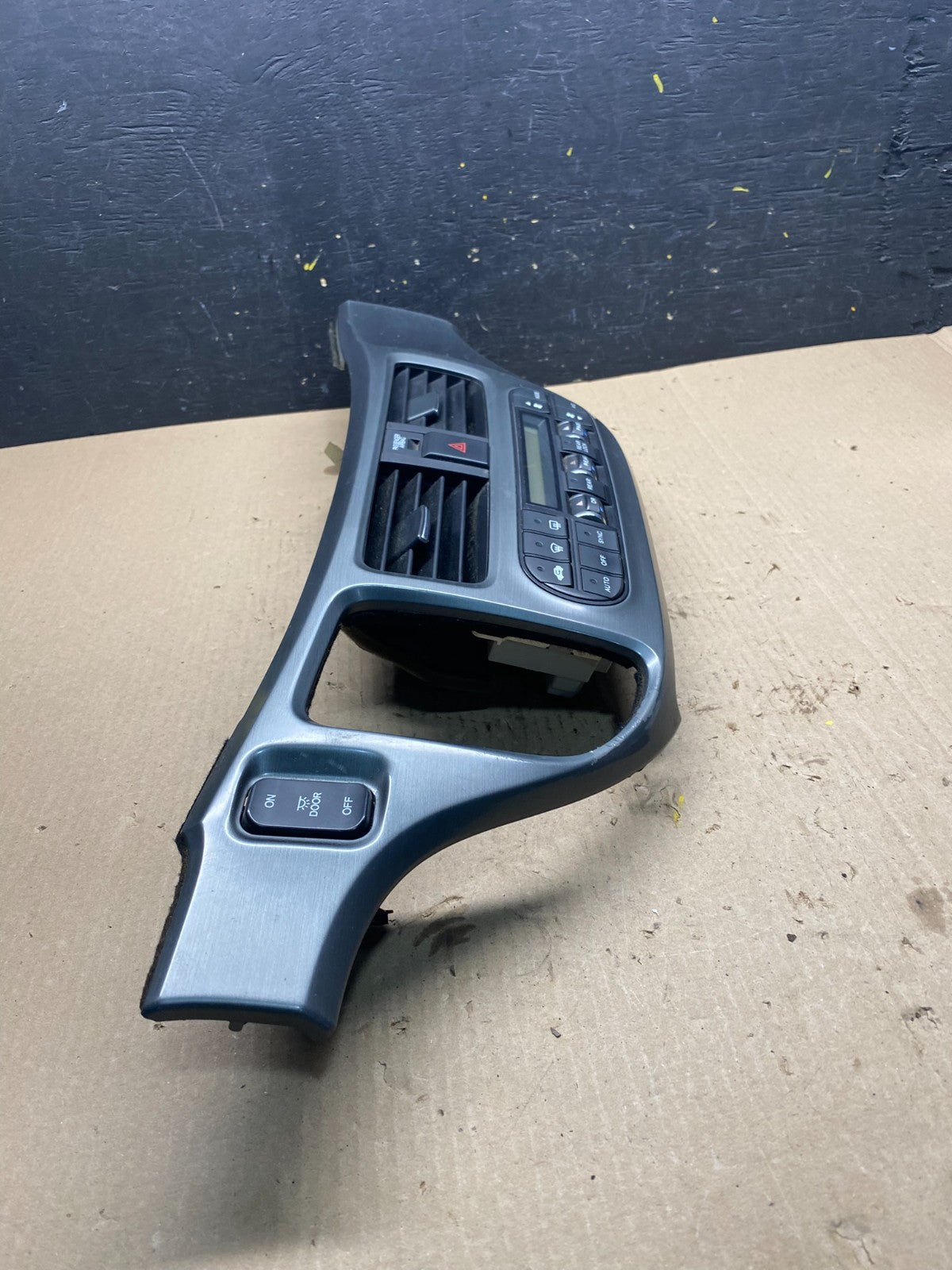 2005 to 2010 Honda Odyssey Radio Climate Control Dash Trim Bezel Q7013 DG1