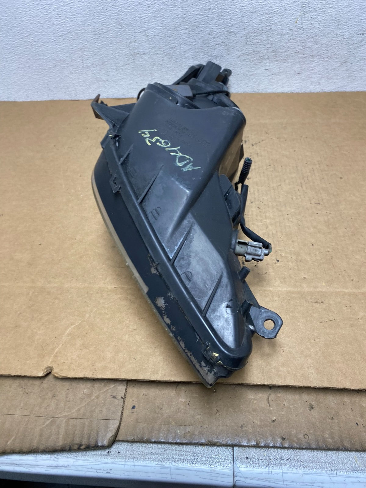2000 to 2005 Toyota Celica Left Driver LH Halogen Headlight AD4634 DW7