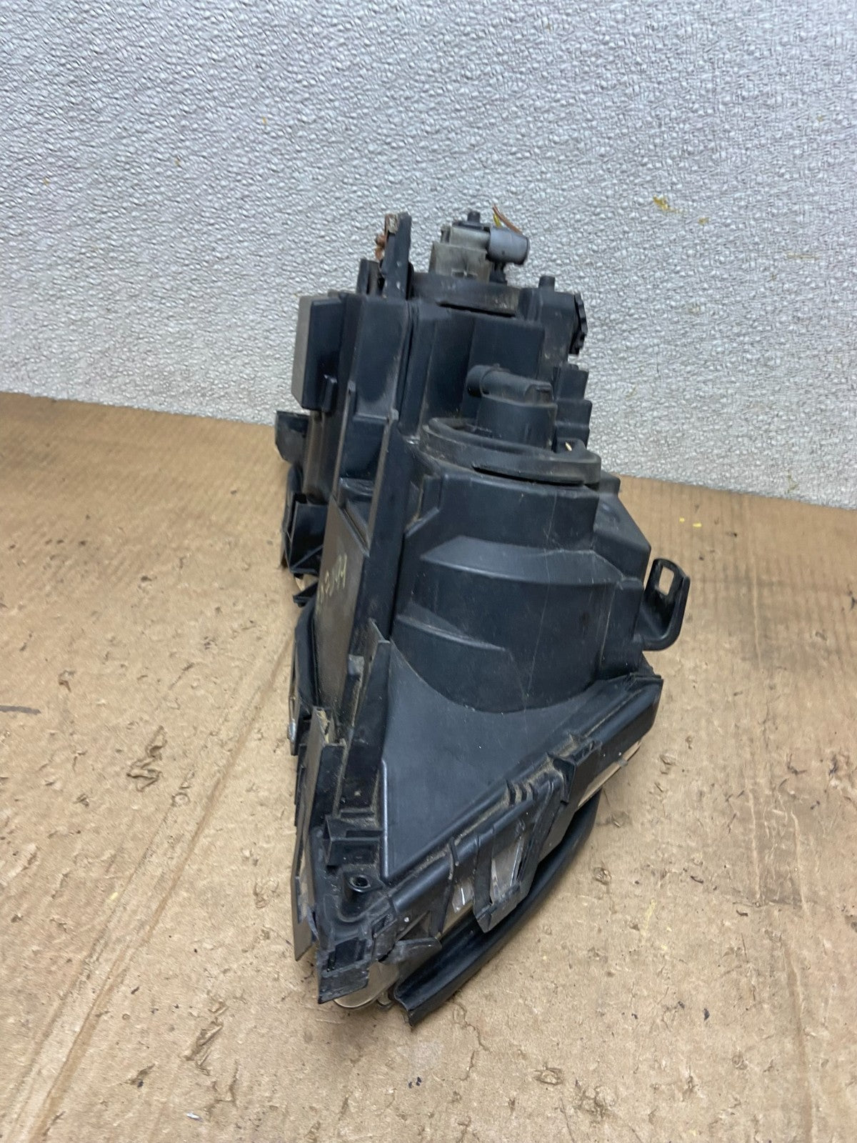 2002 to 2005 BMW 3 E46 Sedan Left Driver LH Halogen OEM Headlight AA7099 DW5