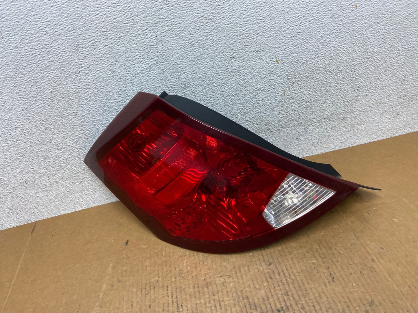 2003-2007 Saturn Ion Left Driver LH Side Tail Light Tail Light AE0219 LK0