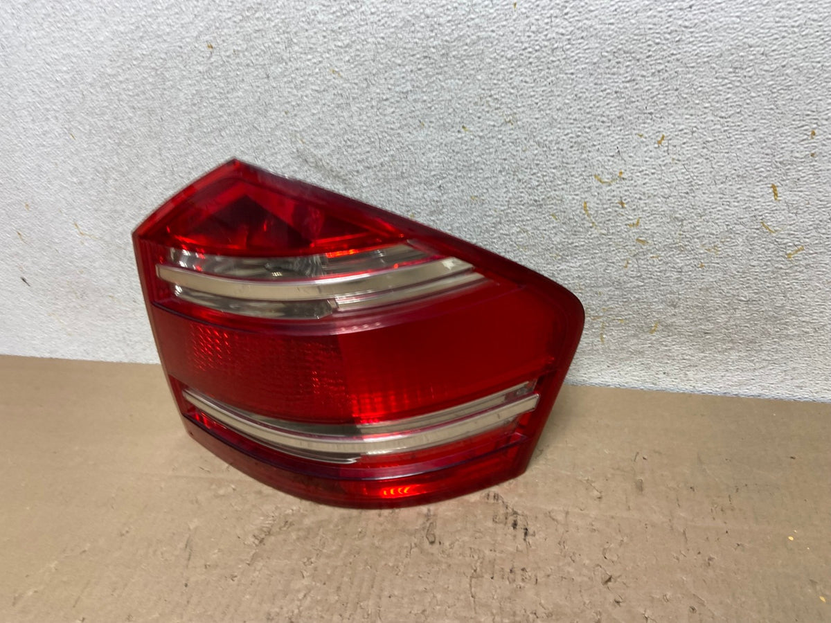2007 to 2009 Mercedes GL-Class GL450 Right Passenger Tail Light AI2531 LK1