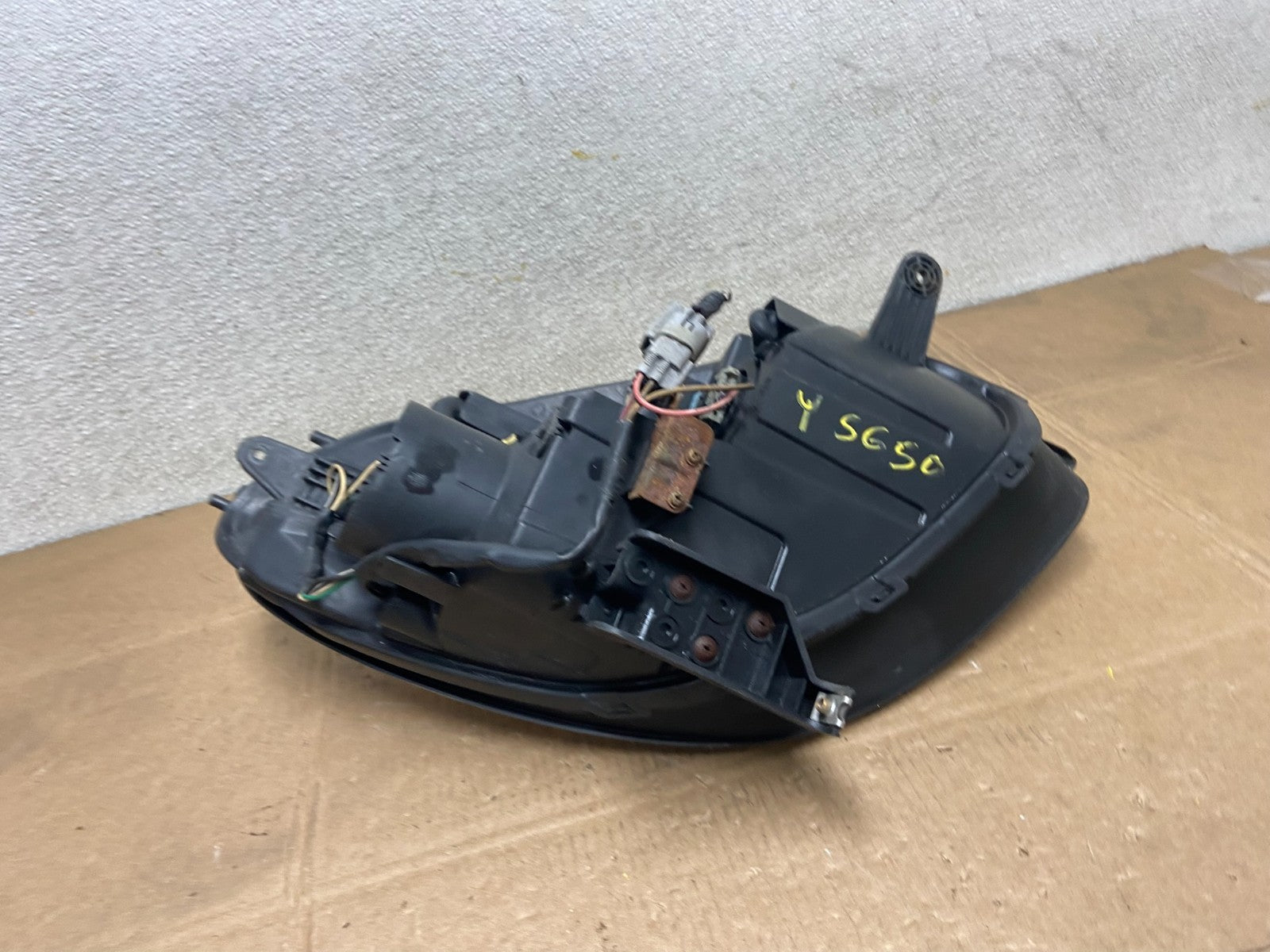2006 - 2007  Subaru Tribeca B9 Left Driver LH Side Halogen Headlight OEM Y56508