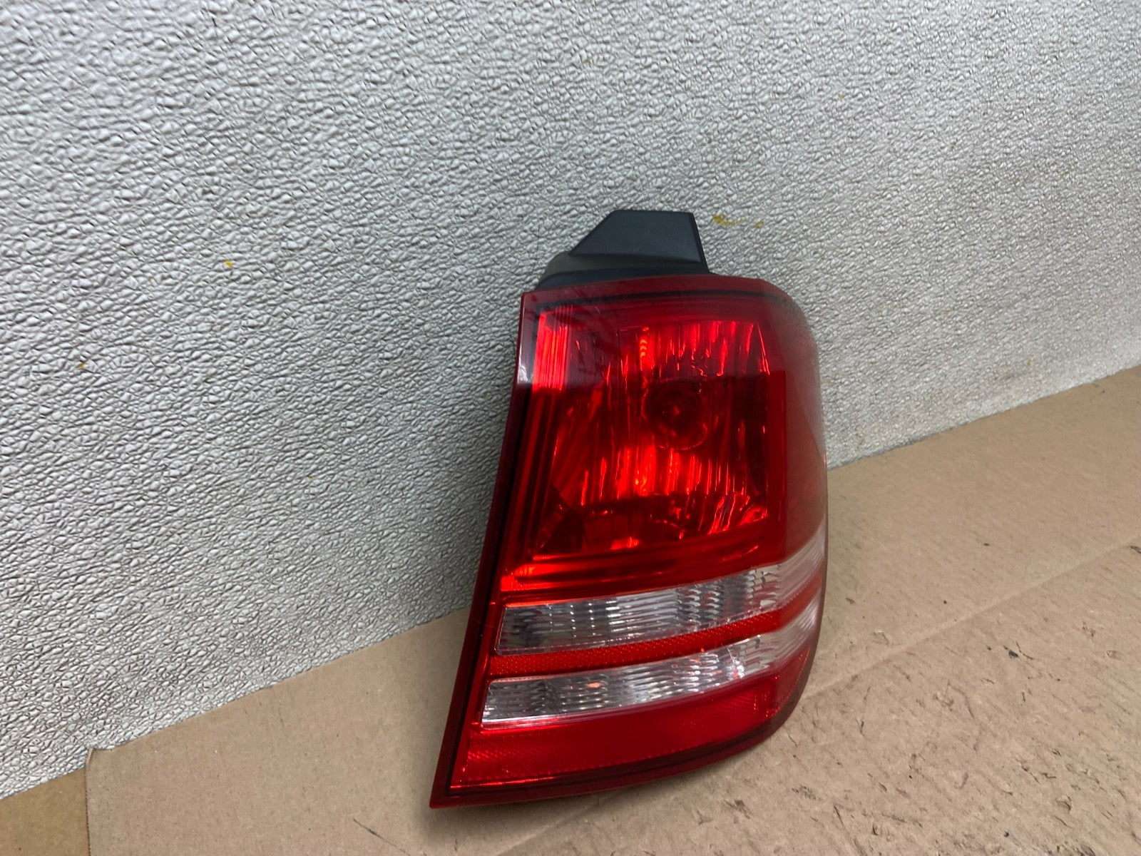 2009 - 2011 Dodge Journey Right Passenger Side Tail Light DEPO Z4038 DW2