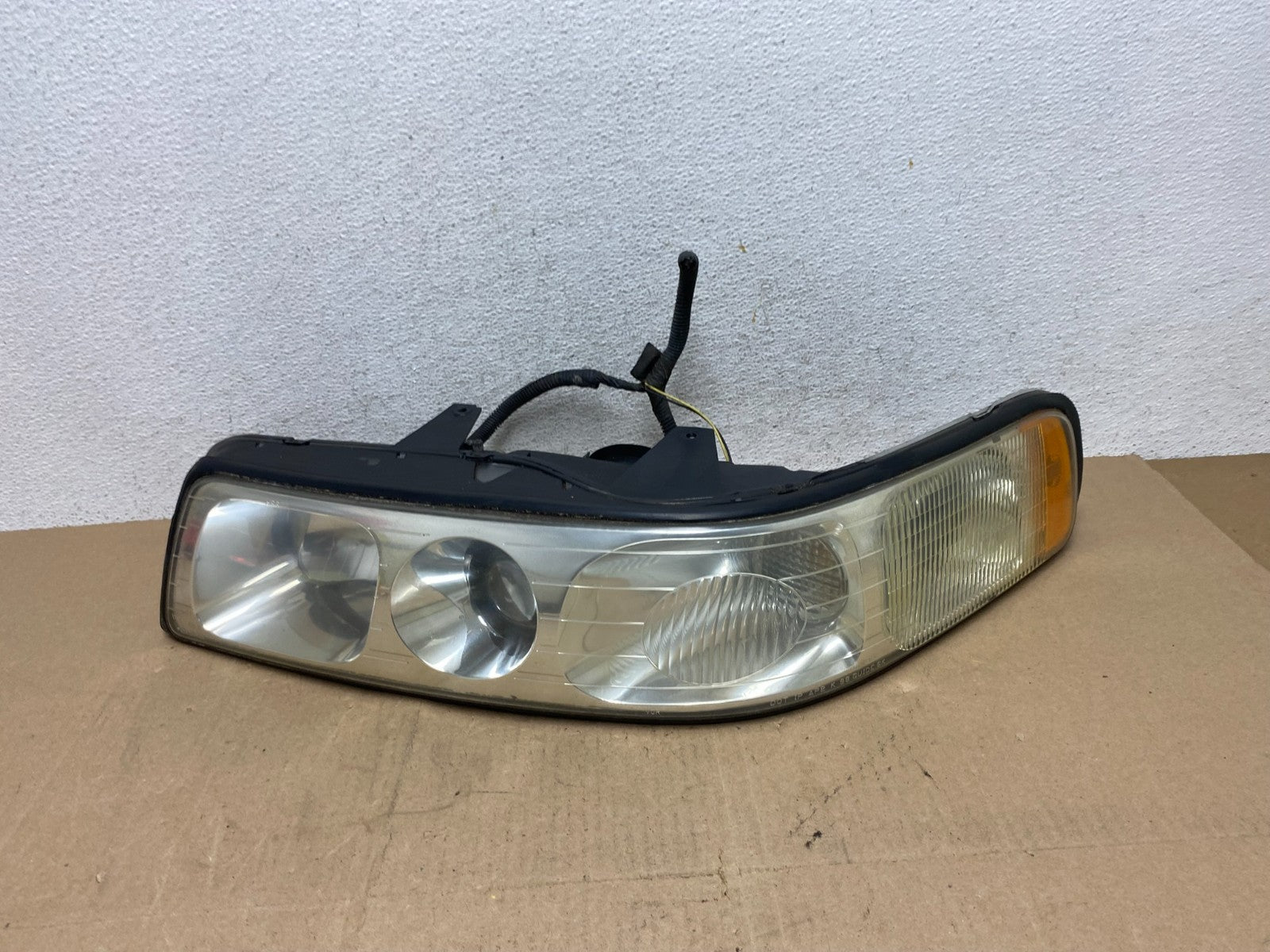 1998 to 2004 Cadillac Seville Left Driver LH Side Headlight ae6743 DG0