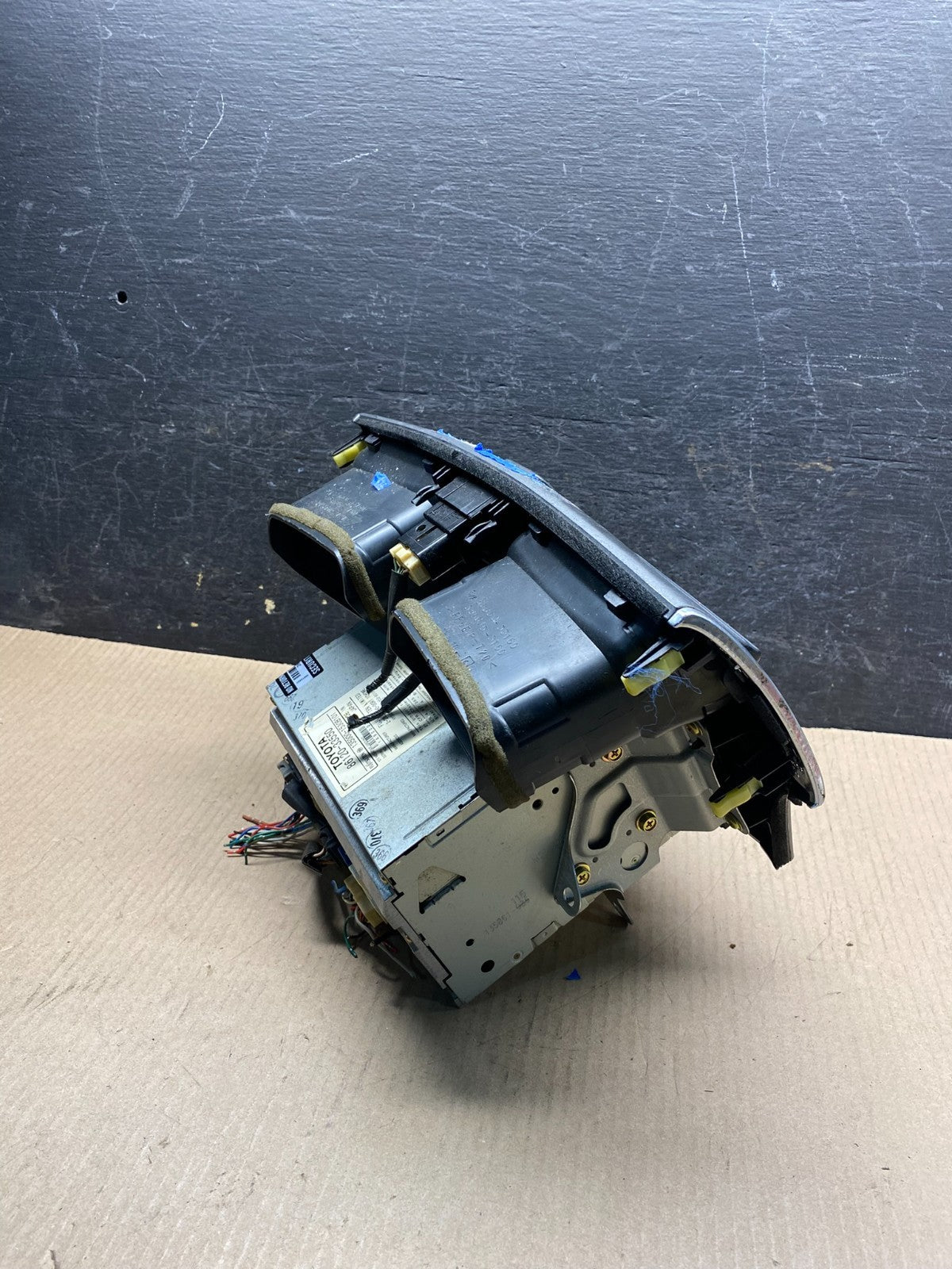 2002 to 2003 Lexus ES330 Es300 Radio Screen Receiver CD Air Vent AI7137 DG2