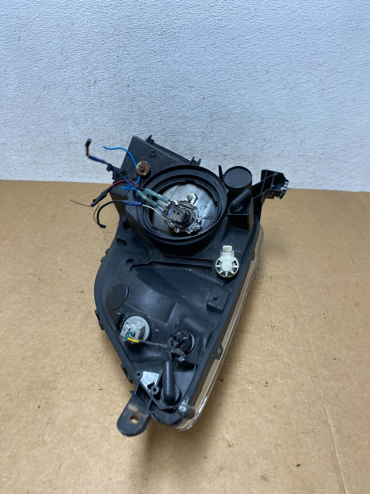 2006-2009 Toyota Prius Left Driver LH Side Blue Headlight Halogen AE3068 DW8