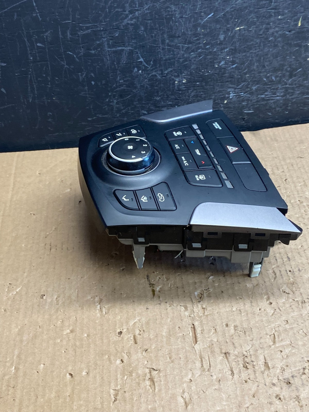 2013 to 2016 Hyundai Santa Fe Automatic Climate AC Heater Control AE4179 DG2