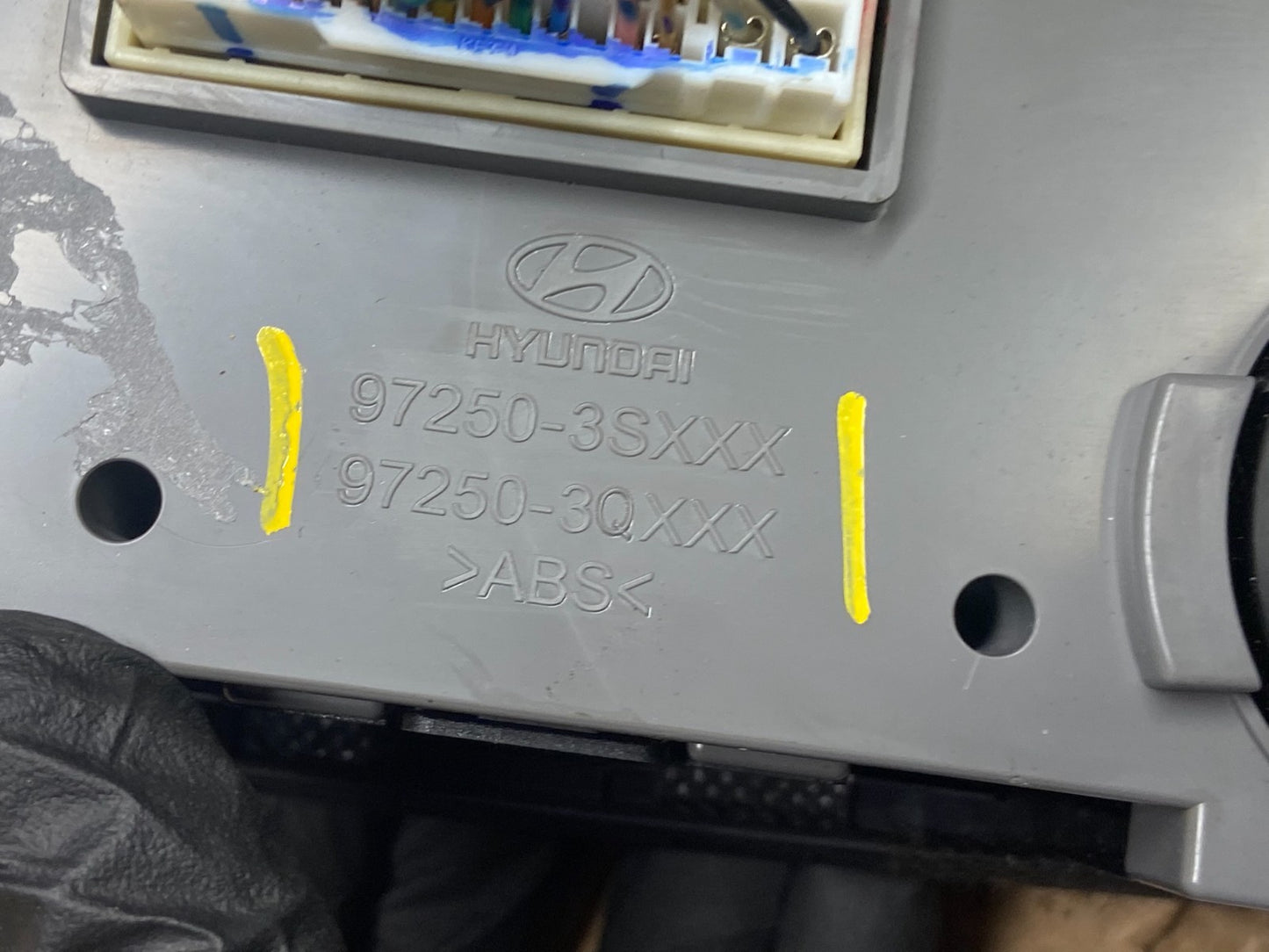 2011 to 2014 Hyundai Sonata Center Radio Climate Control Air Vent Bezel T8879 DG5