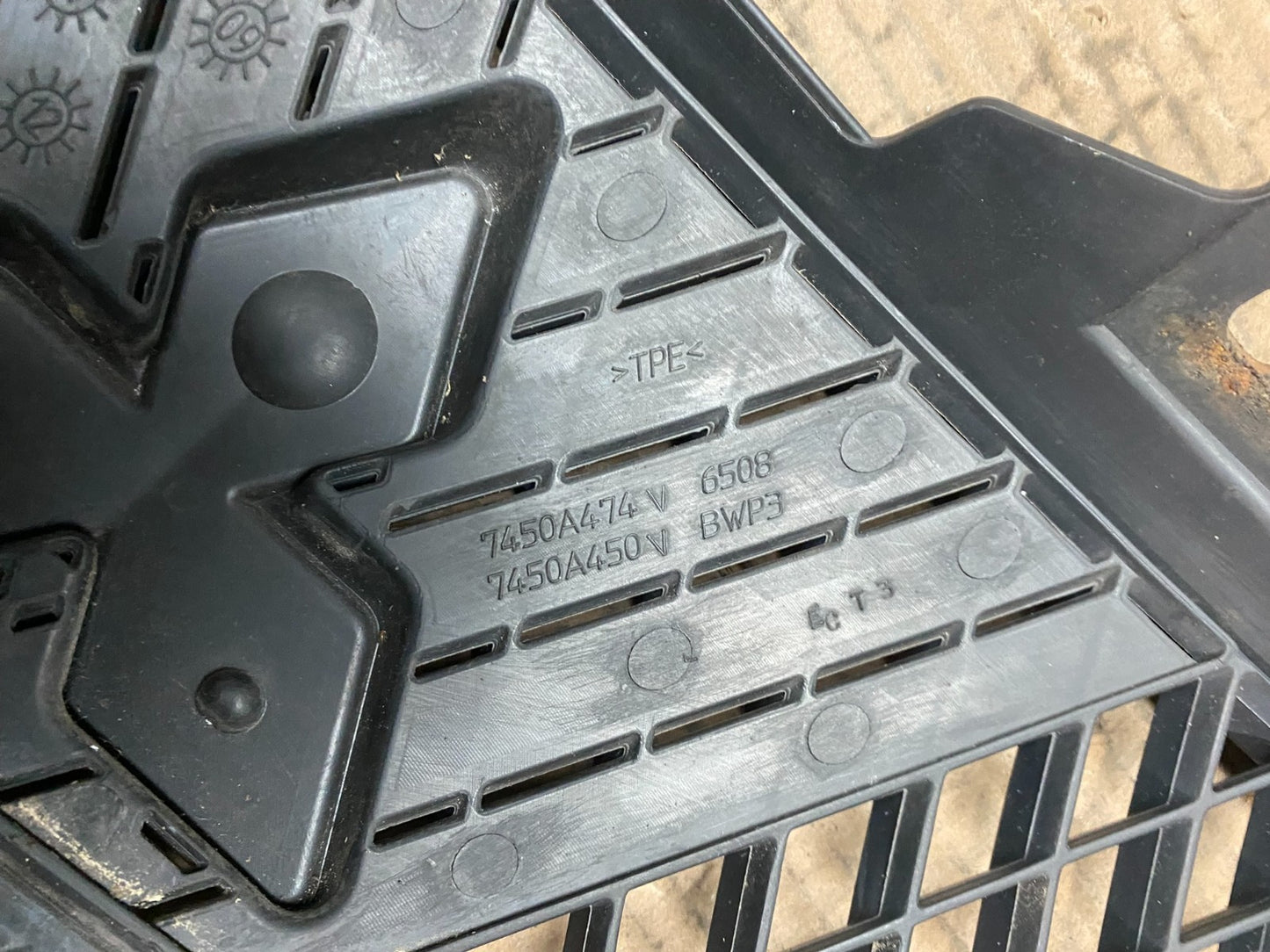 2009 to 2012 Mitsubishi Eclipse Front Upper Grille Grill OEM  V2468 DG6