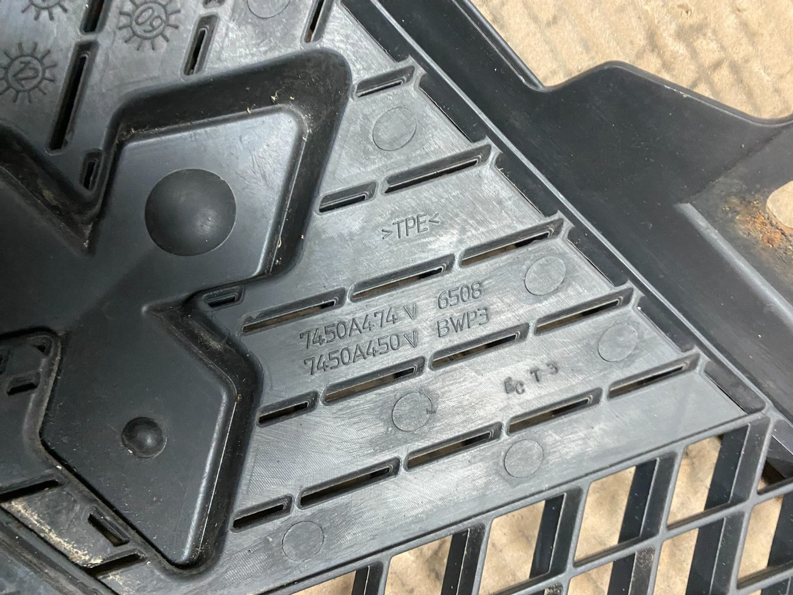 2009 to 2012 Mitsubishi Eclipse Front Upper Grille Grill OEM  V2468 DG6