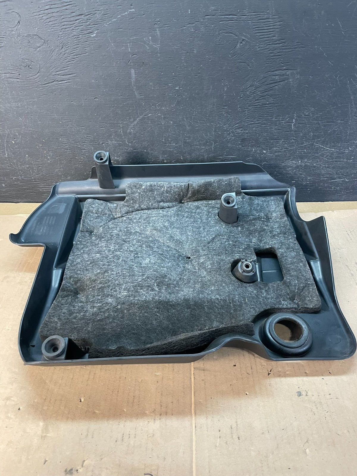 2010 to 2012 Chevrolet Equinox V6 VVT Plastic Engine Cover Shield AD8425 DG6
