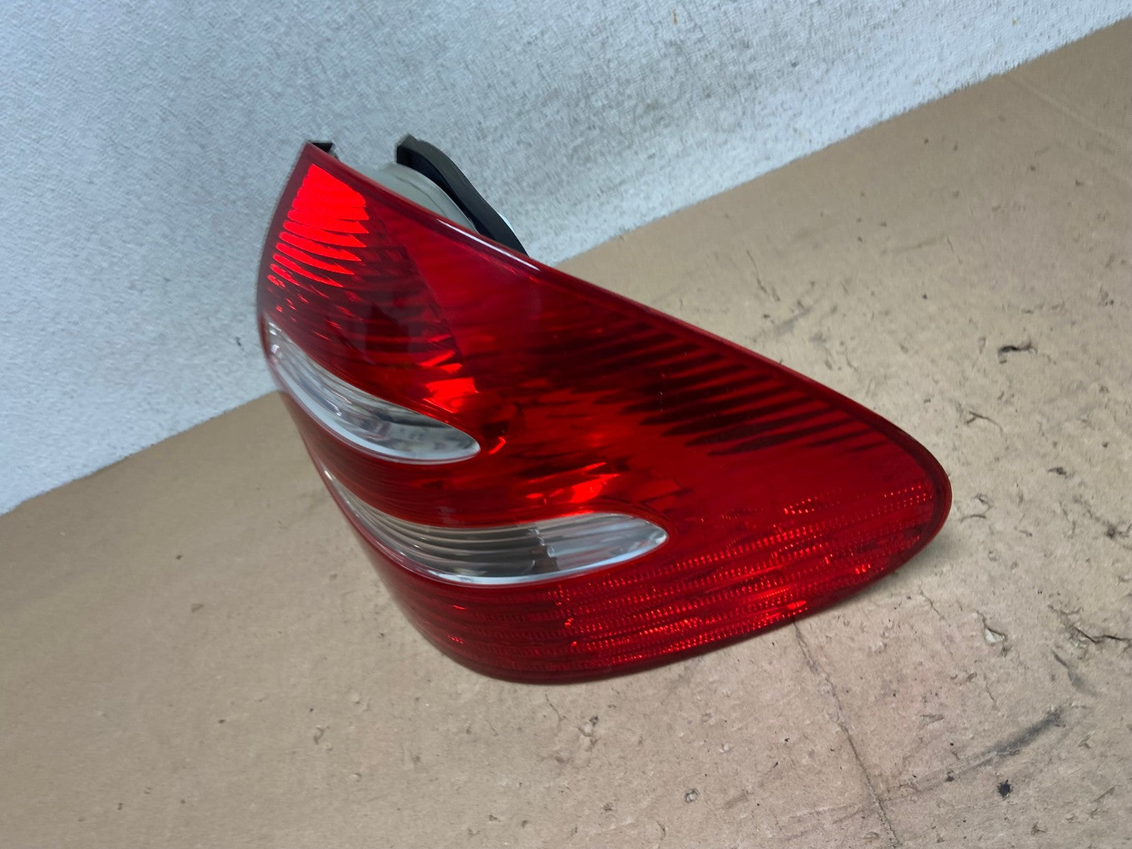 No Led 2003-2006 Mercedes E Class Sedan Right Passenger Tail Light AG5534 LK1