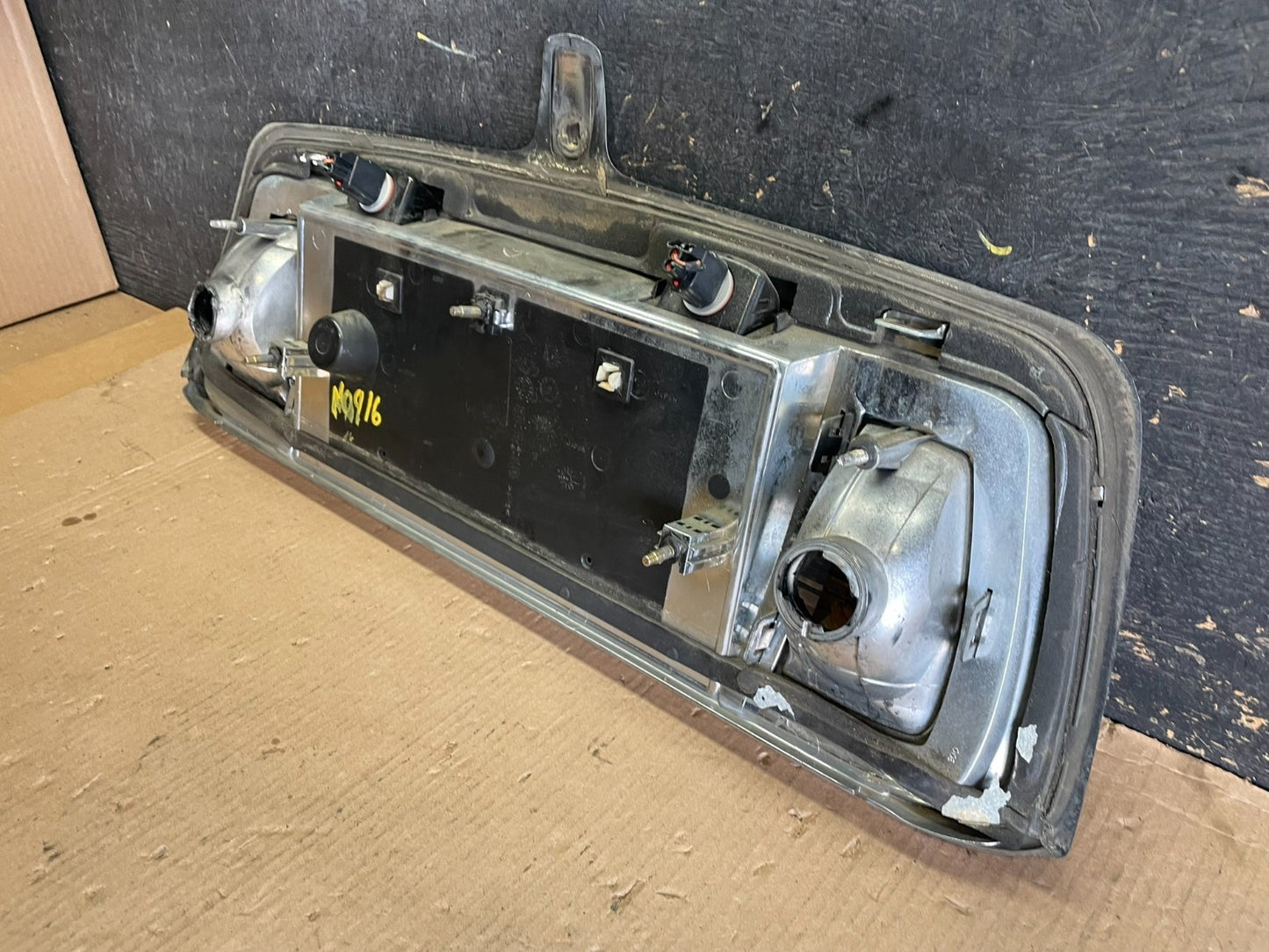2003- 2006 Lincoln LS Rear Finish Panel Trunk Panel Chrome OEM aa2215  DG7