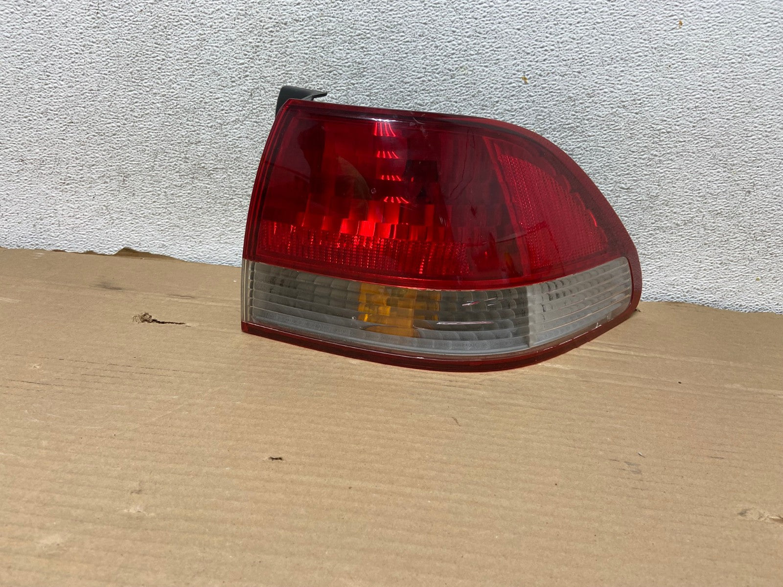 2001 to 2002 Honda Accord Sedan 4door Right Passenger Tail Light AG8099 LK0