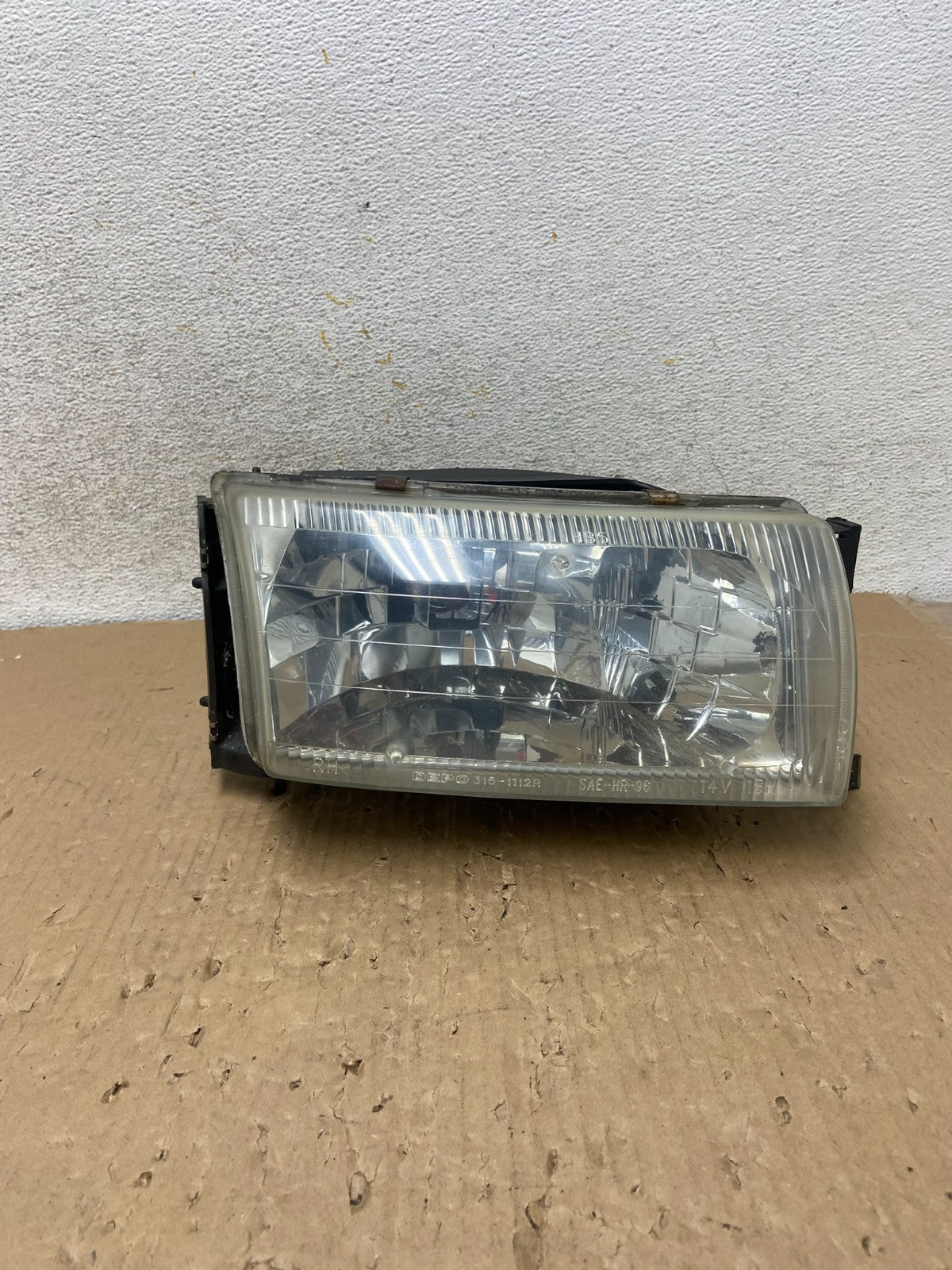 1996 to 1998 Mercury Villager Right Passenger Rh Halogen Headlight AH2799 DG0