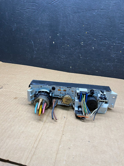 2001 - 2007 GMC Chevrolet Express 1500 Climate Control A/C M1808 DG4