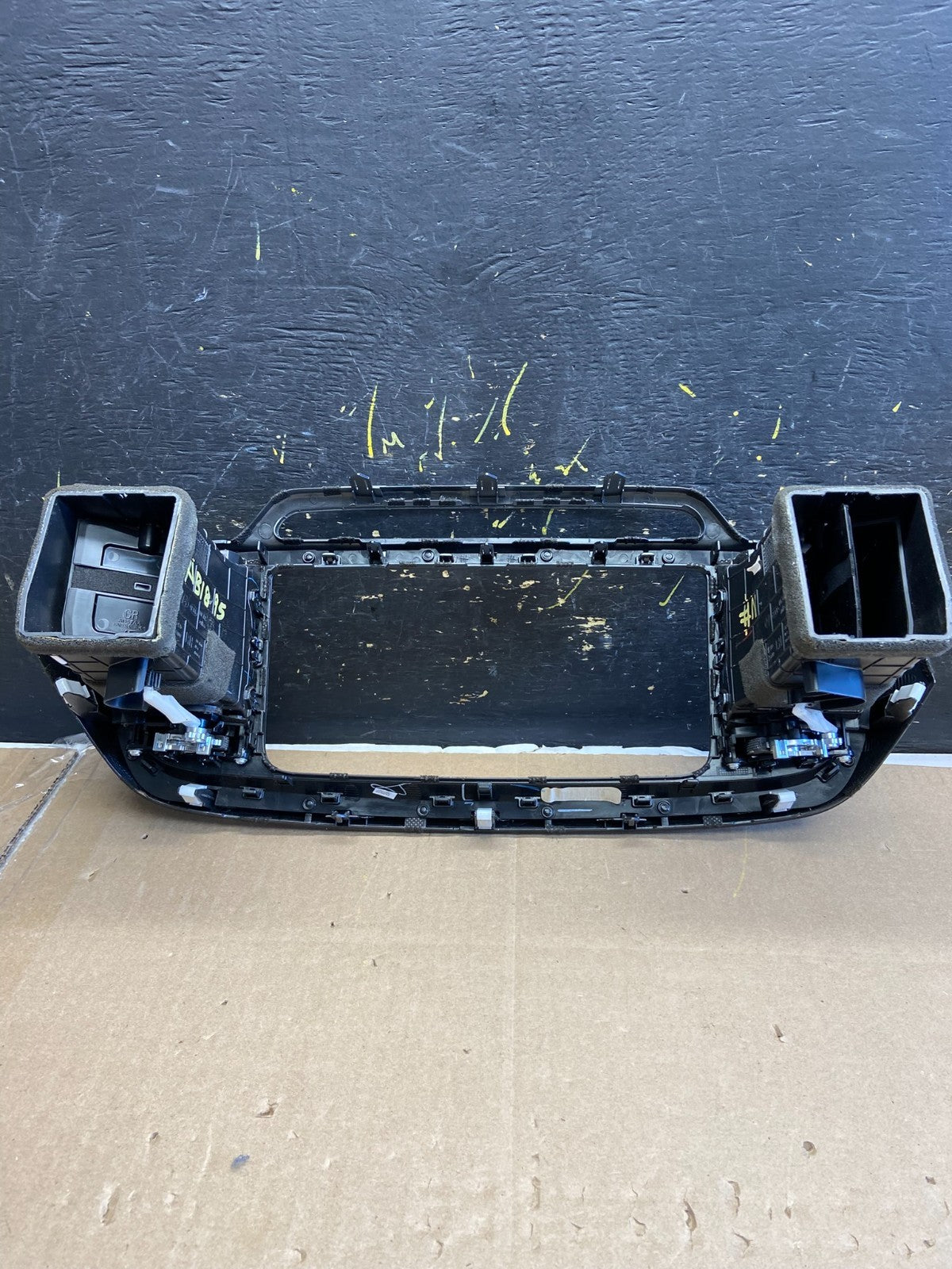 2016 - 2018 Kia Sorento Center Console Radio Air Vent Bezel Trim OEM  AB1895 DG3