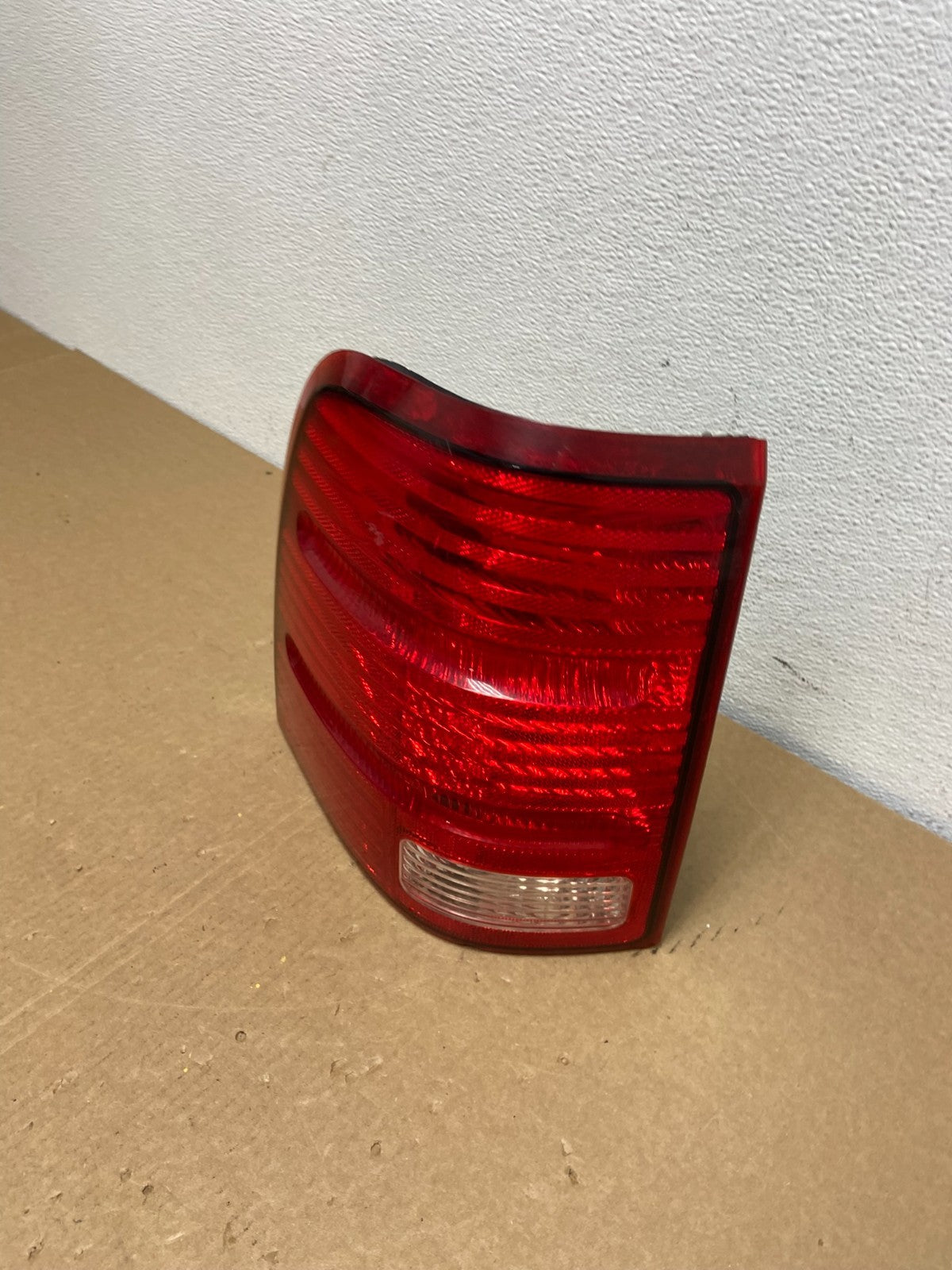 2002 to 2005 Ford Explorer Left Driver Lh Side Tail light AD2451 LK1